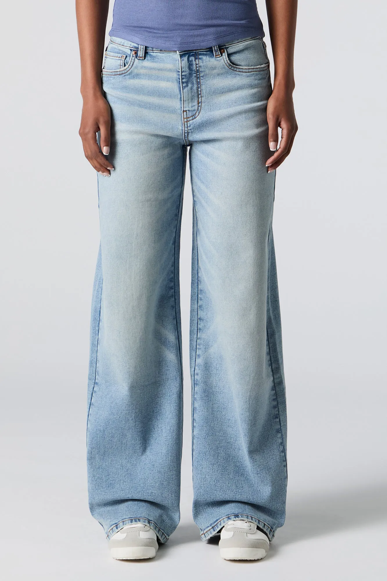 Jean extensible à jambe large délavé pâle sold by Urban Planet product image thumbnail 2