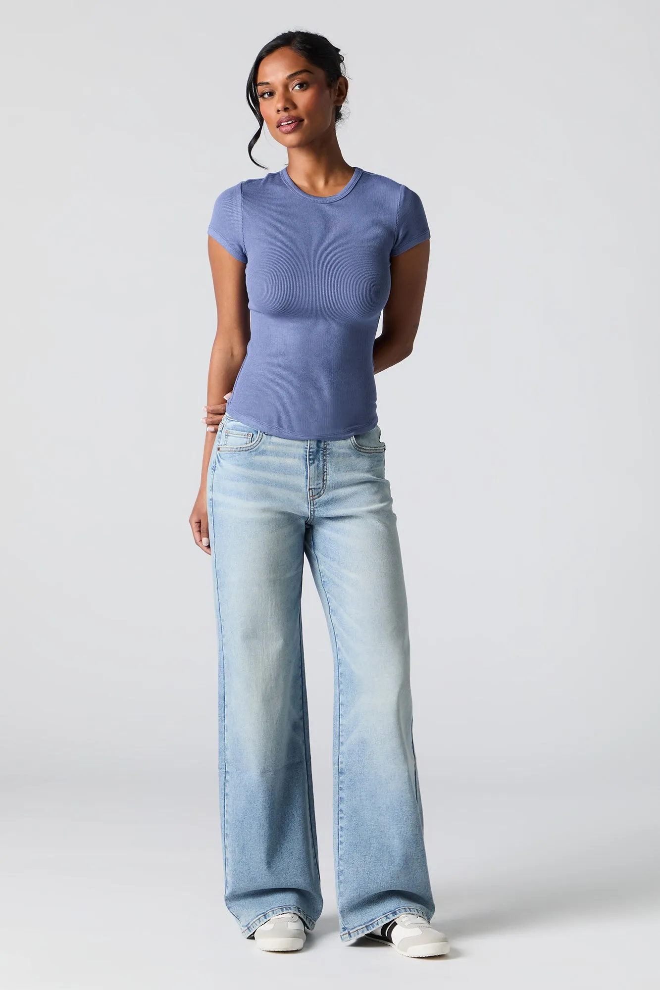 Jean extensible à jambe large délavé pâle sold by Urban Planet