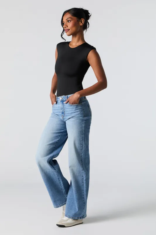 Jean extensible à jambe large délavé moyen sold by Urban Planet