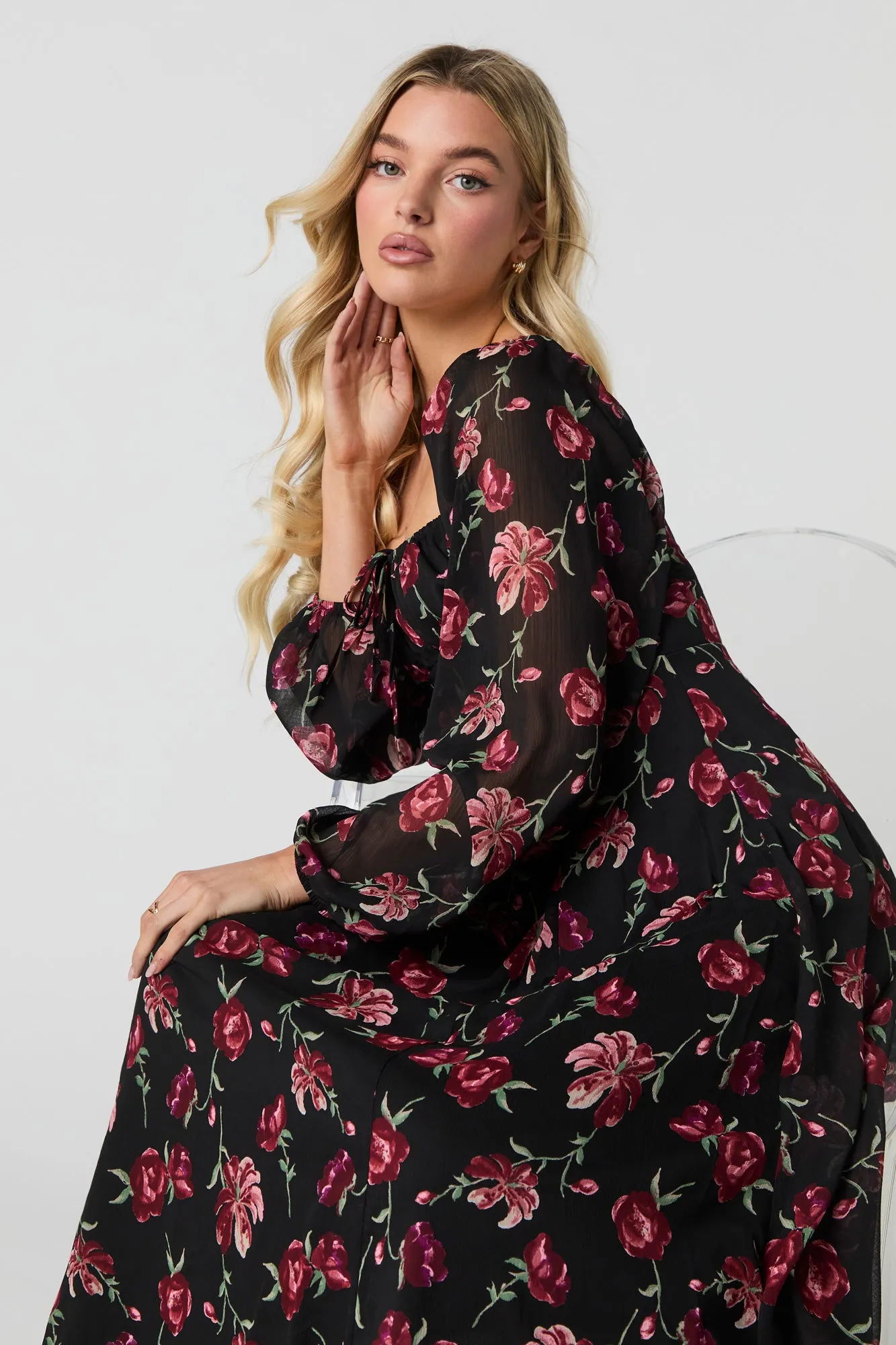 Robe trapèze midi en chiffon à manches longues sold by Urban Planet