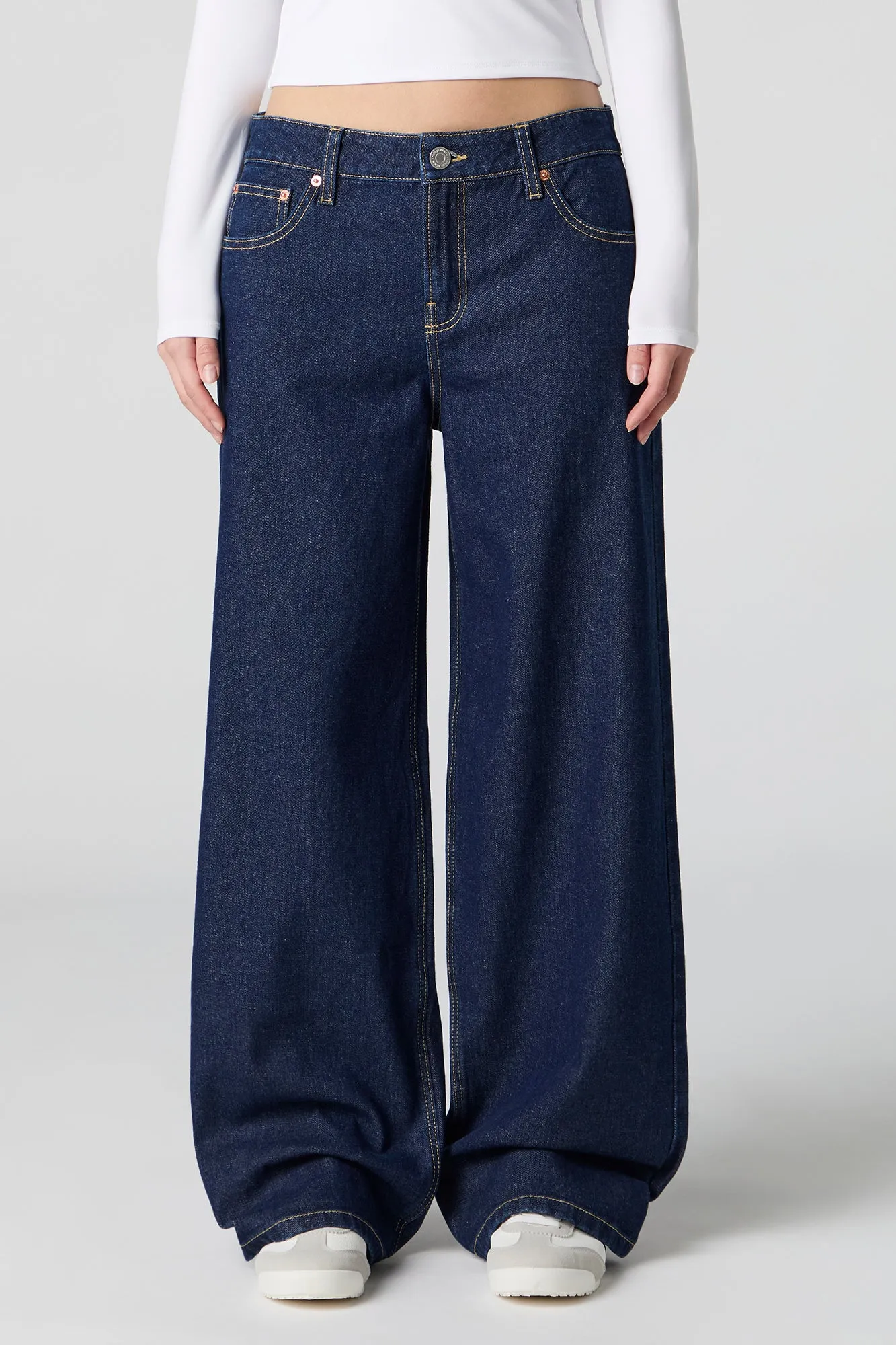 Jean extensible délavé foncé à jambe large et taille basse sold by Urban Planet product image thumbnail 2