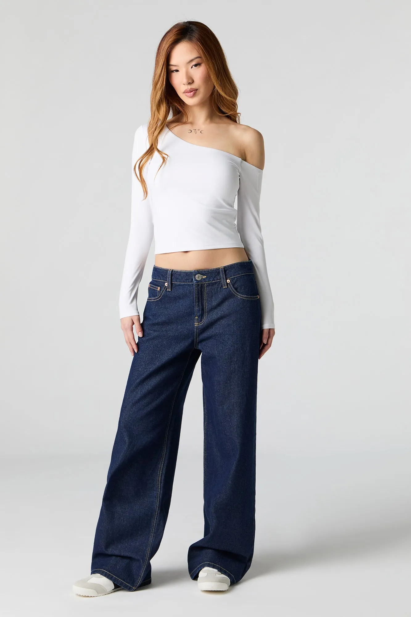 Jean extensible délavé foncé à jambe large et taille basse sold by Urban Planet