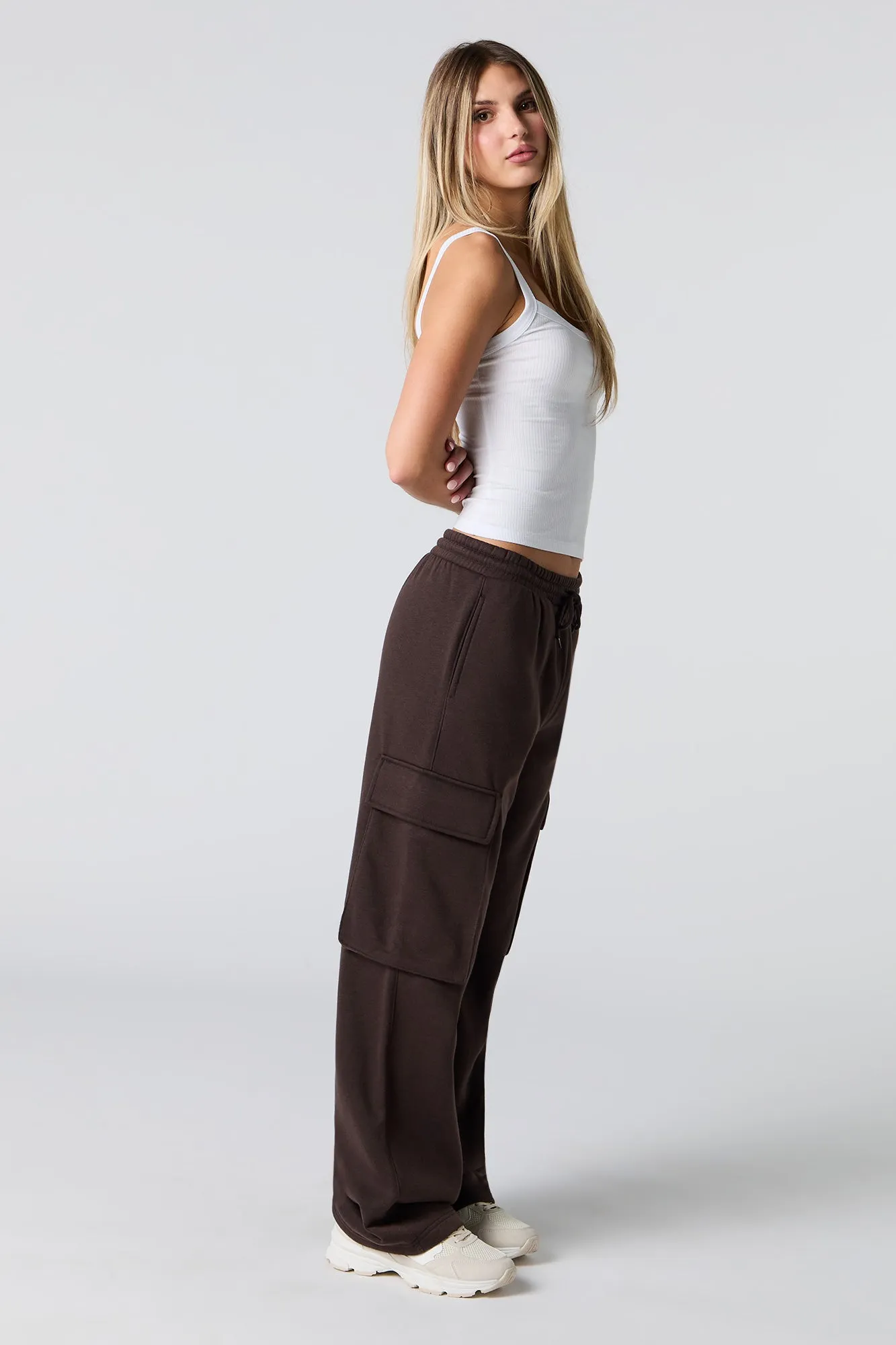 Pantalon cargo en molleton uni et jambe large sold by Urban Planet