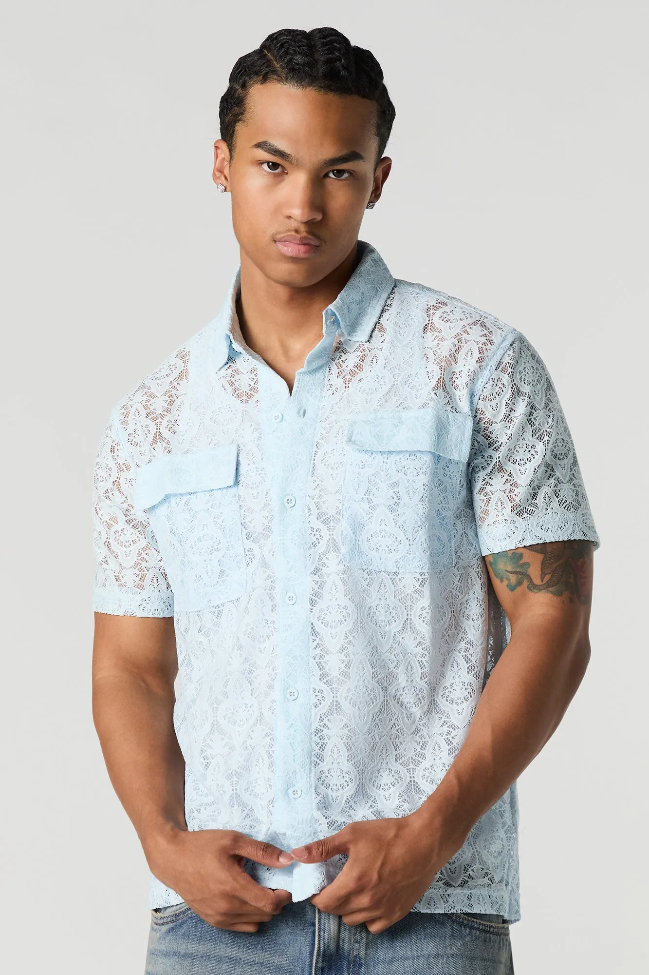 Haut boutonné en dentelle sold by Urban Planet