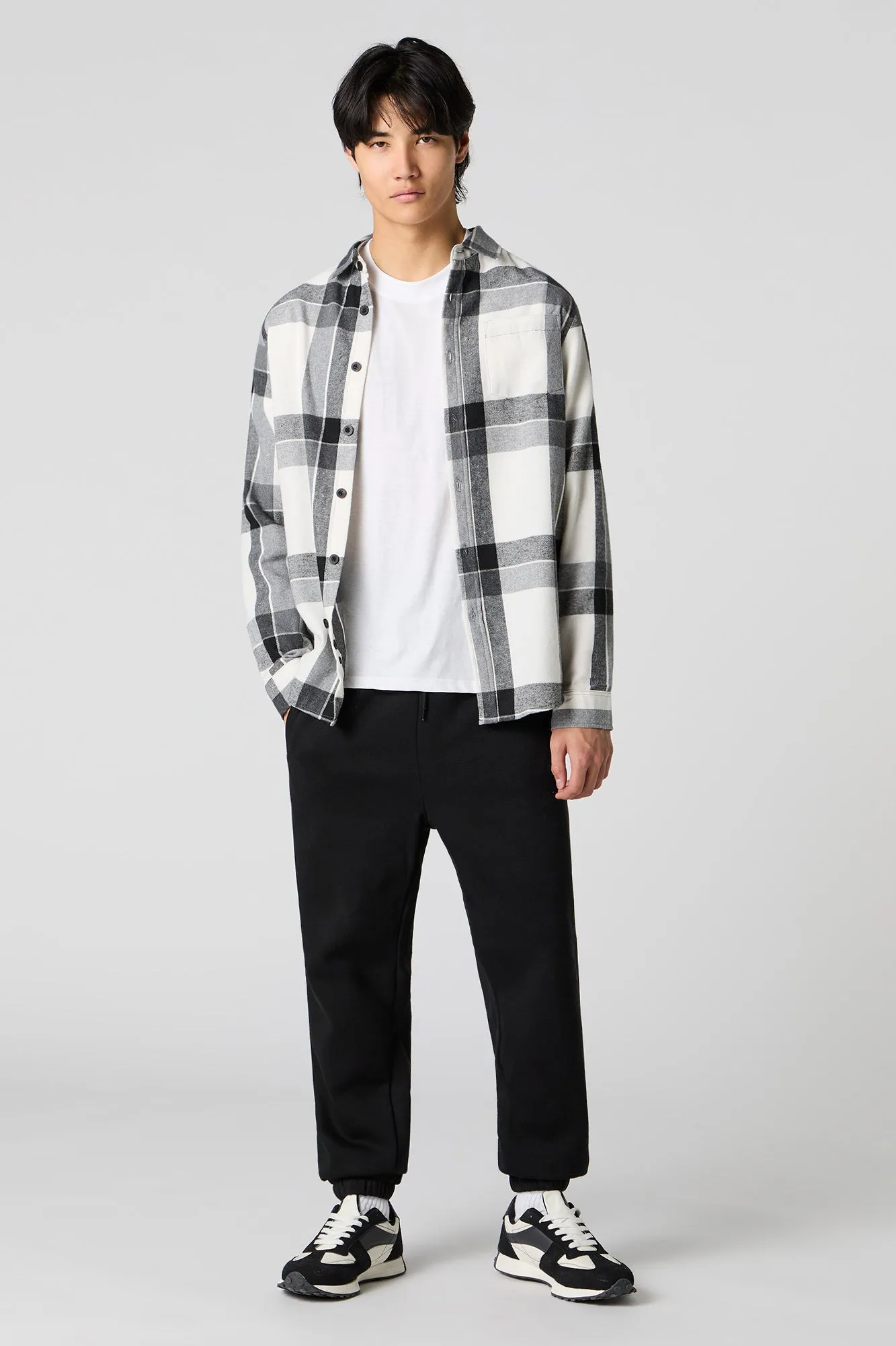 Haut boutonné à manches longues noir et blanc avec carreaux sold by Urban Planet product image thumbnail 3