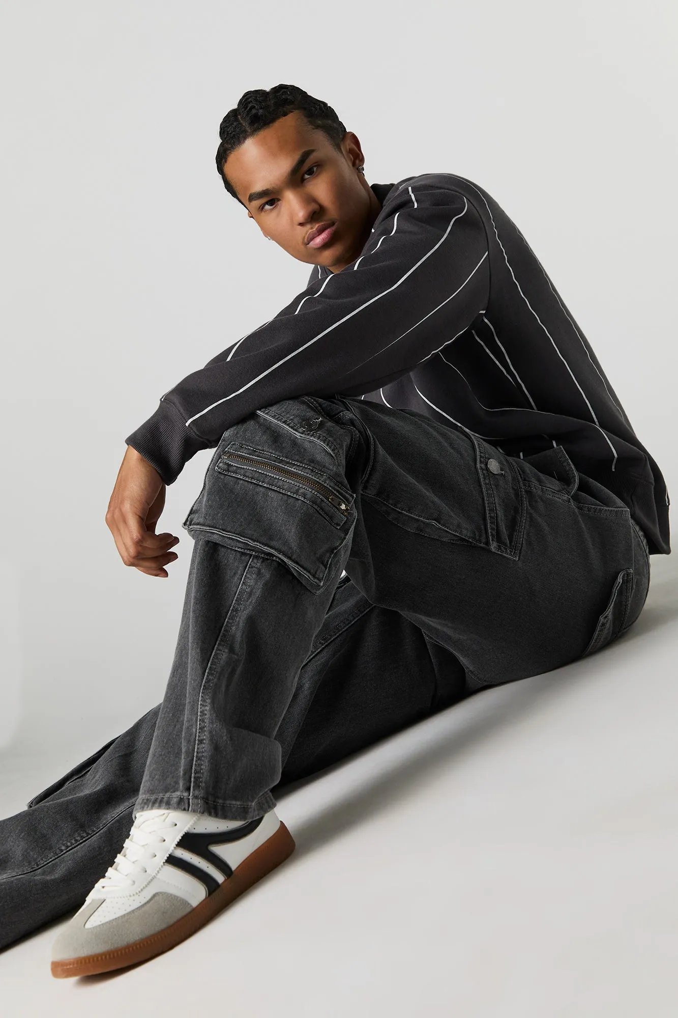 Jean cargo rigide avec poches multiples sold by Urban Planet