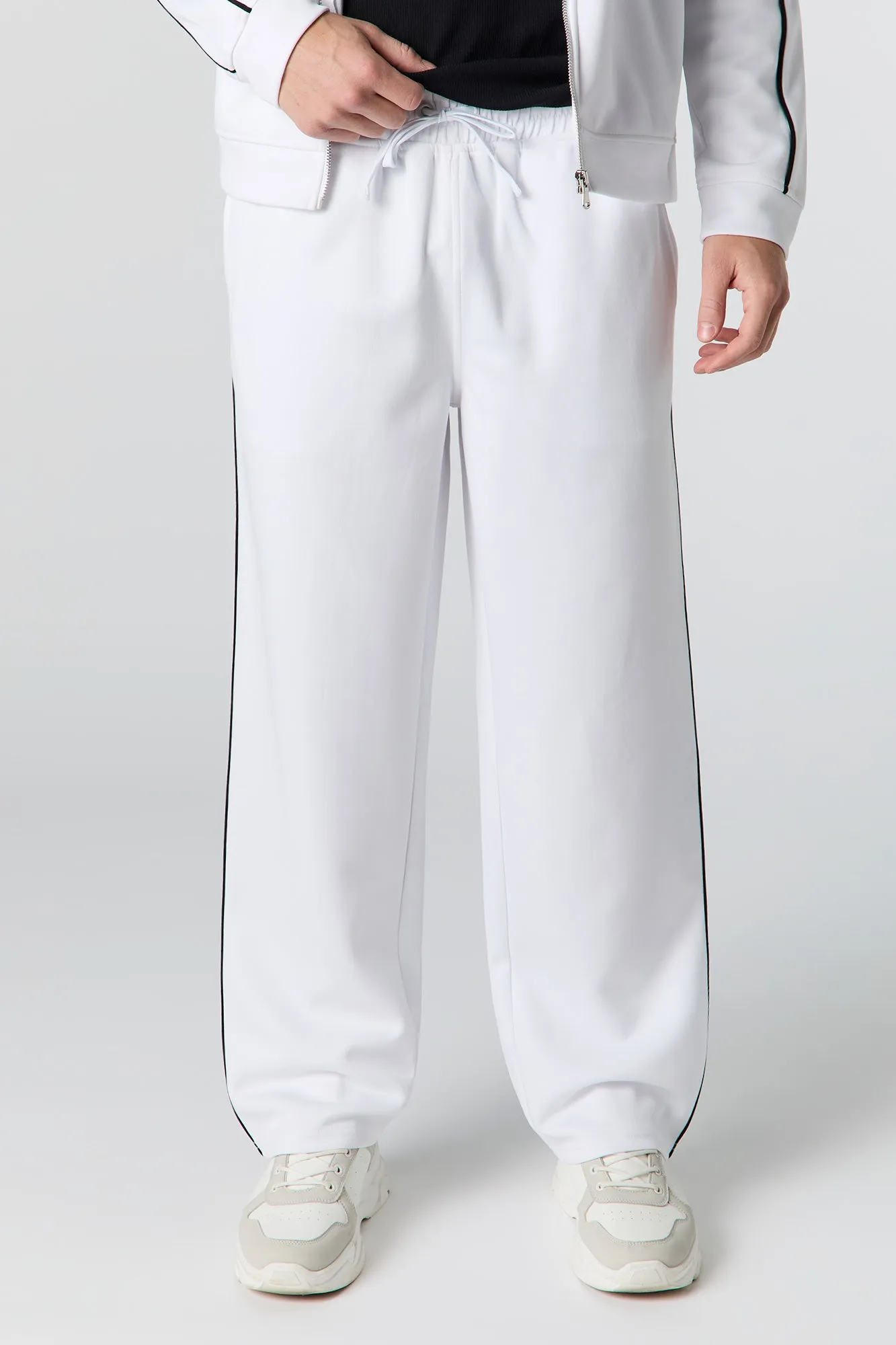 Pantalon d'entraînement avec liséré contrastant sold by Urban Planet