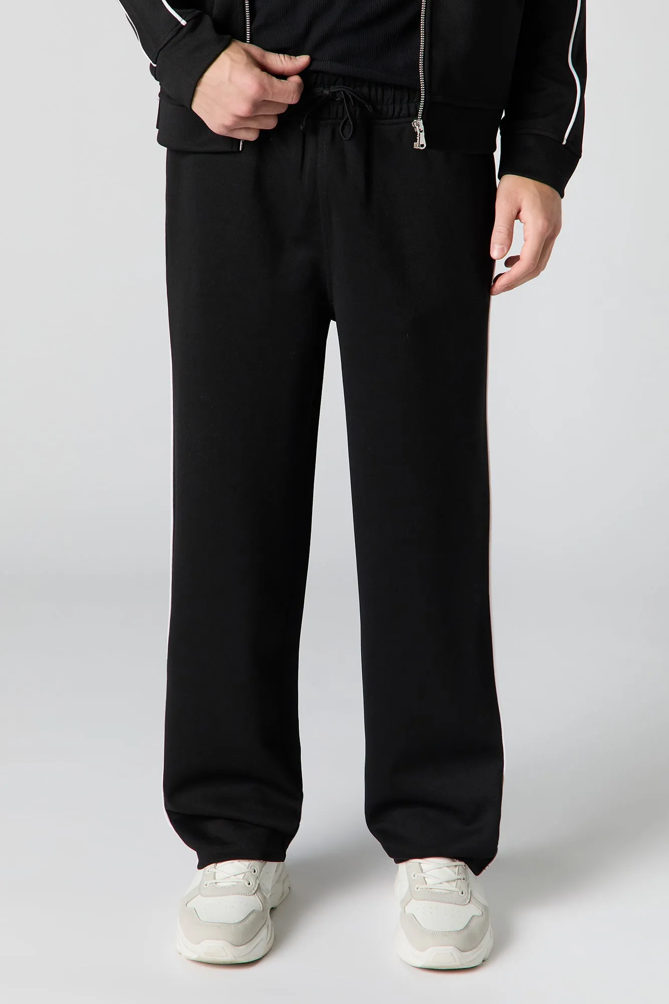 Pantalon d'entraînement avec liséré contrastant sold by Urban Planet product image thumbnail 4