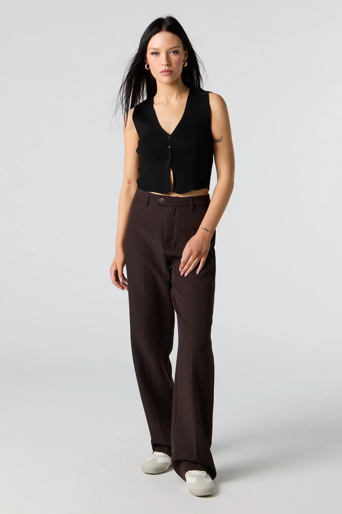 Pantalon habillé à jambe droite plissé sold by Urban Planet