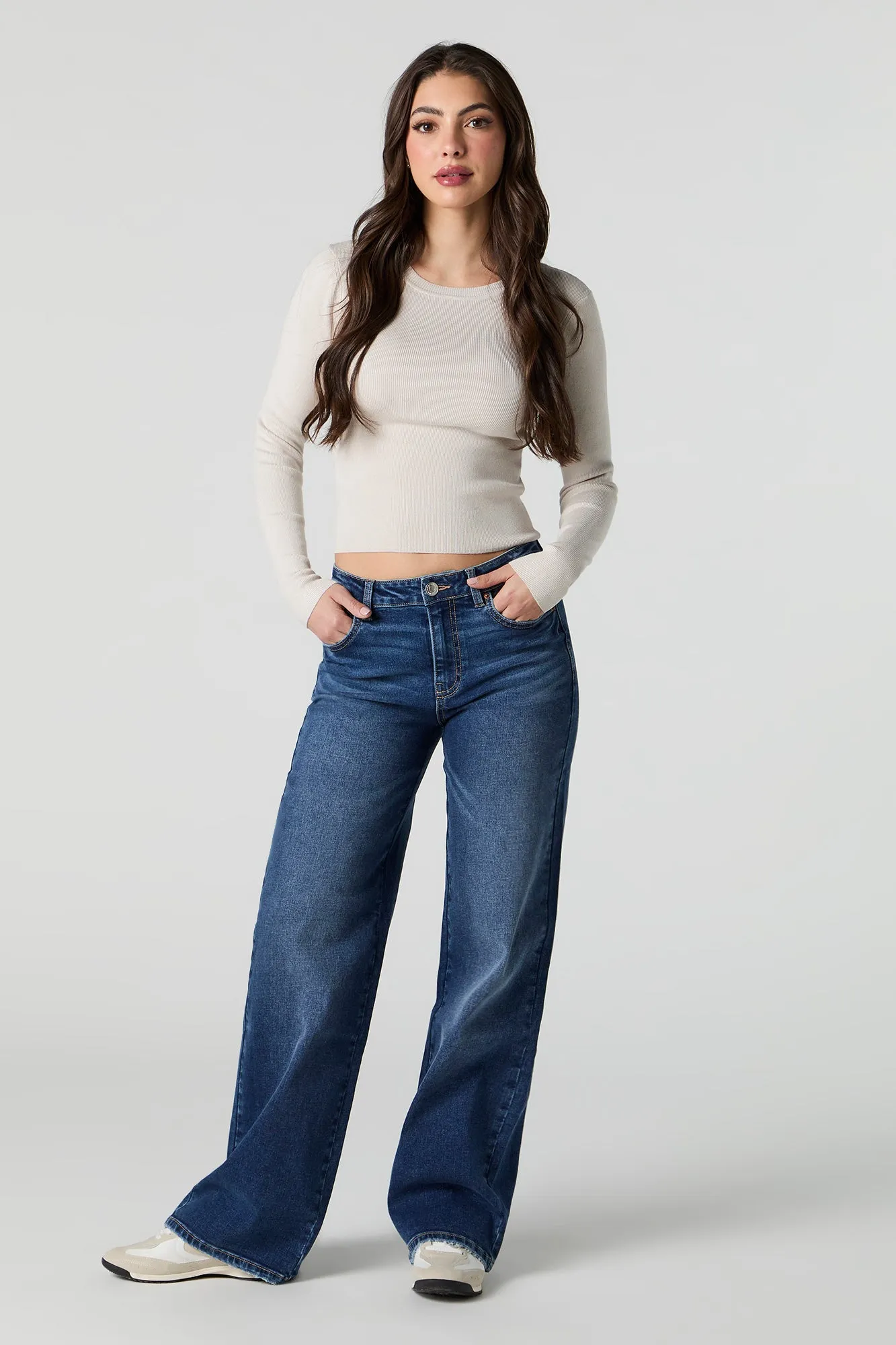 Jean extensible à jambe large foncé sold by Urban Planet