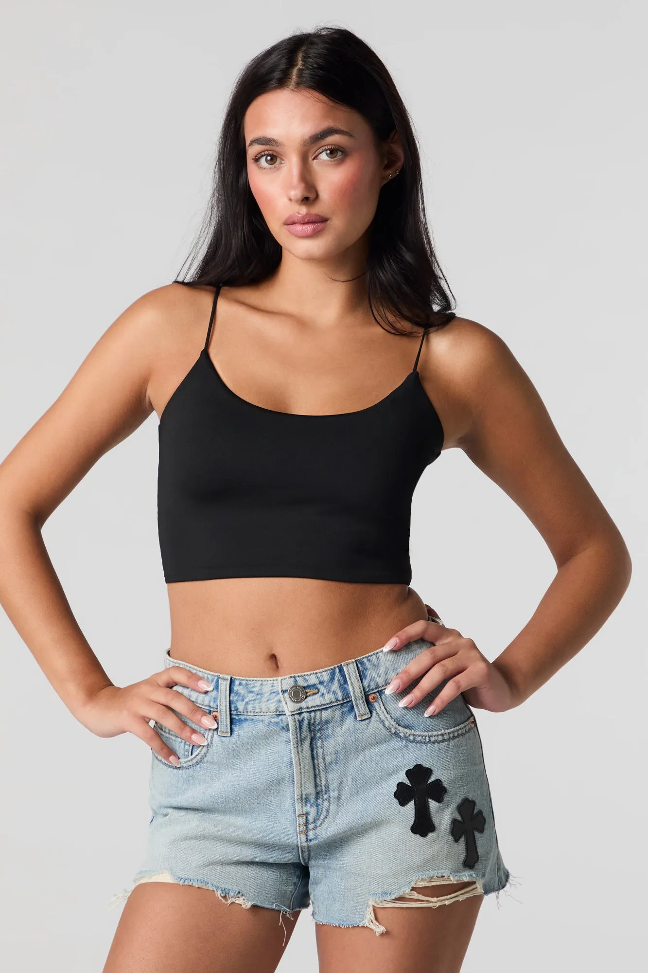 Short en denim d'aspect usé avec appliqué de croix sold by Urban Planet product image thumbnail 5