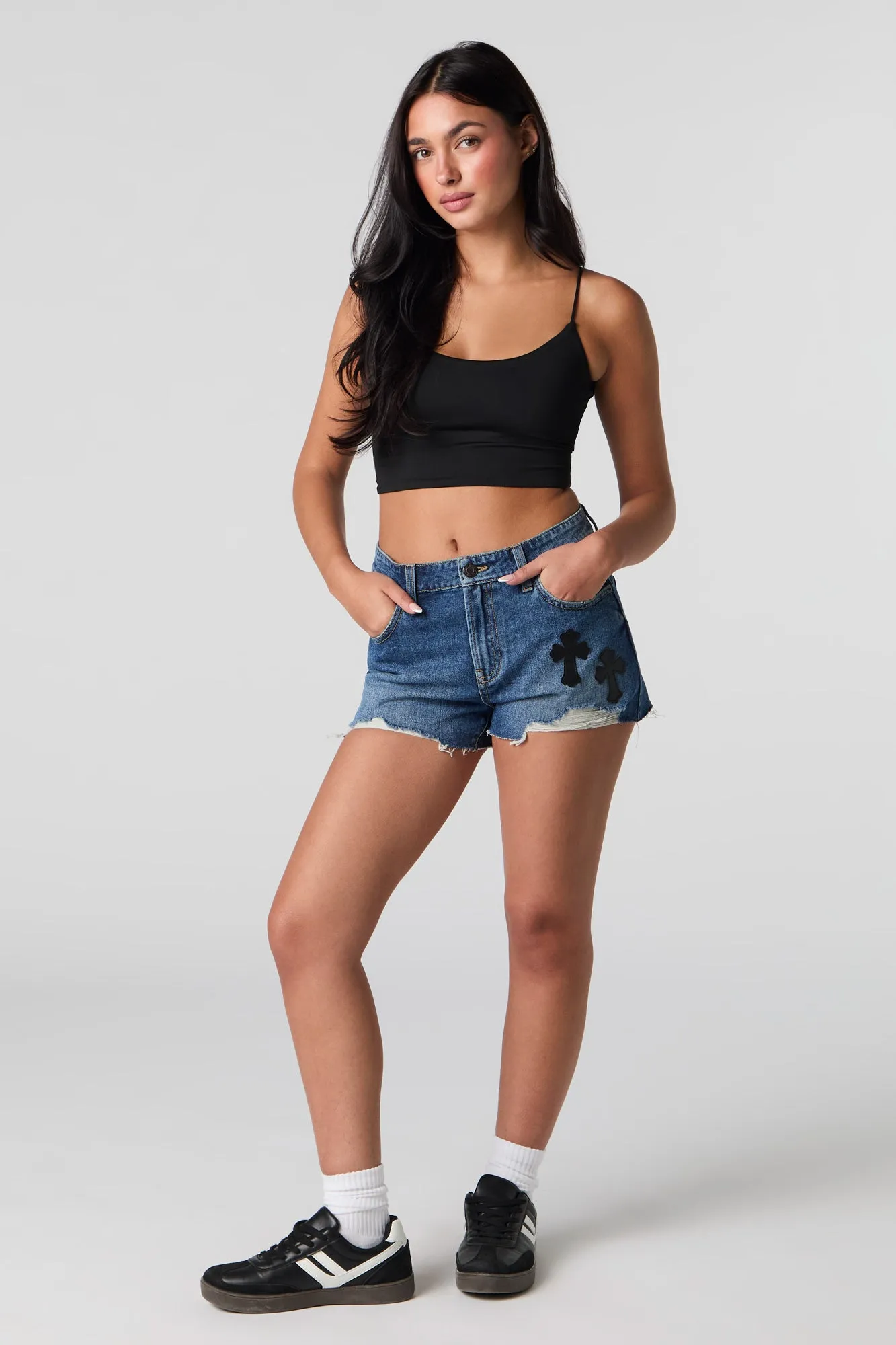 Short en denim d'aspect usé avec appliqué de croix sold by Urban Planet product image thumbnail 3