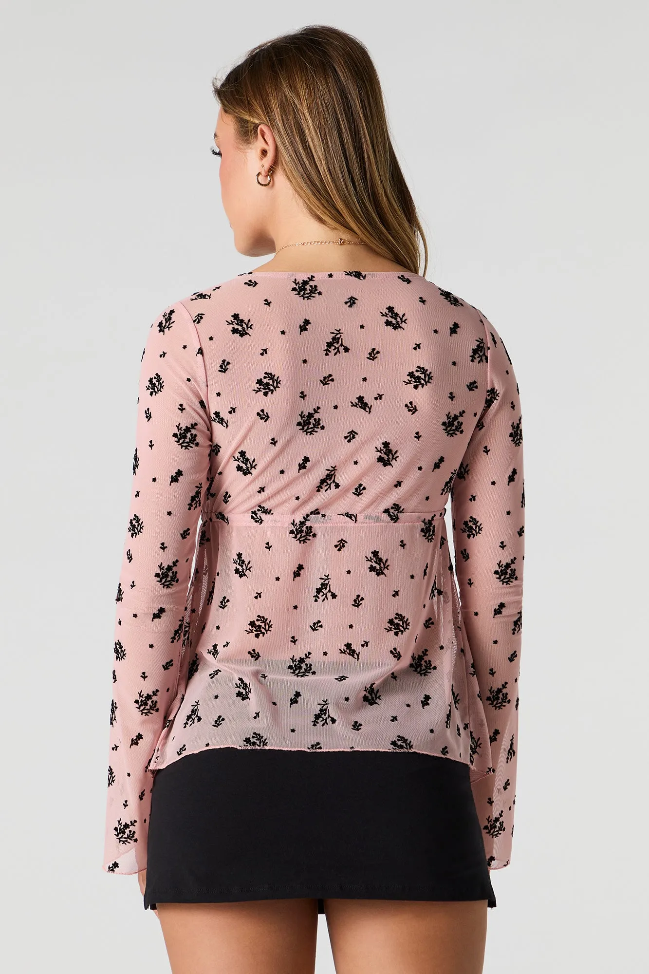 Haut en filet floqué à imprimé floral à manche longue avec attache sold by Urban Planet product image thumbnail 2