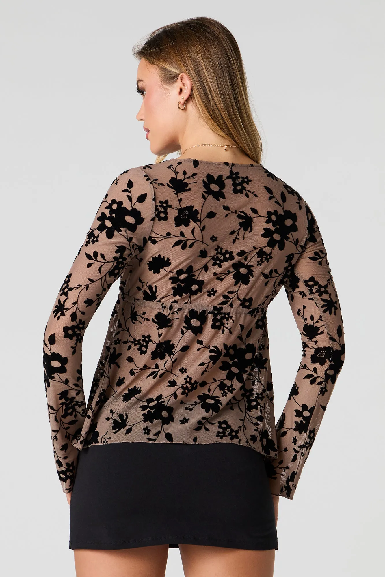 Haut en filet floqué à imprimé floral à manche longue avec attache sold by Urban Planet product image thumbnail 5