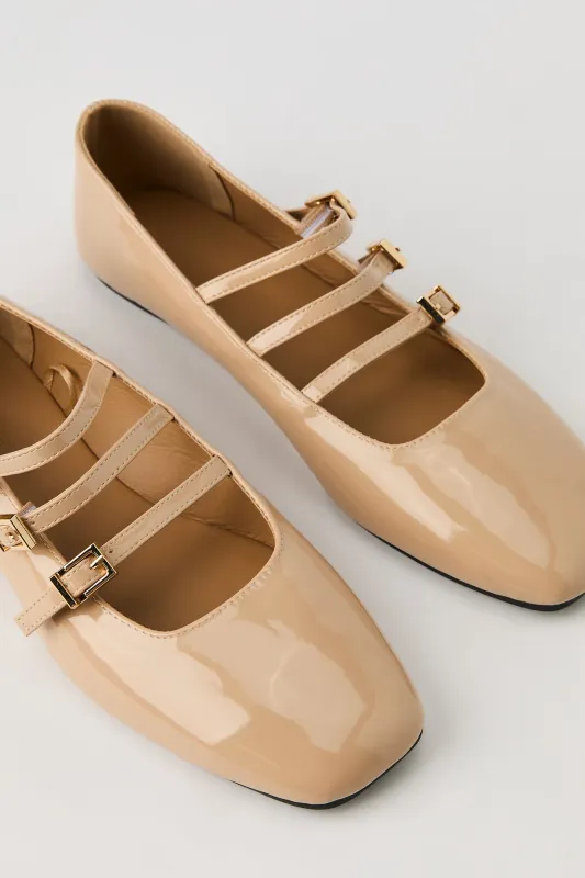 Ballerines avec boucles en similicuir vernis sold by Urban Planet