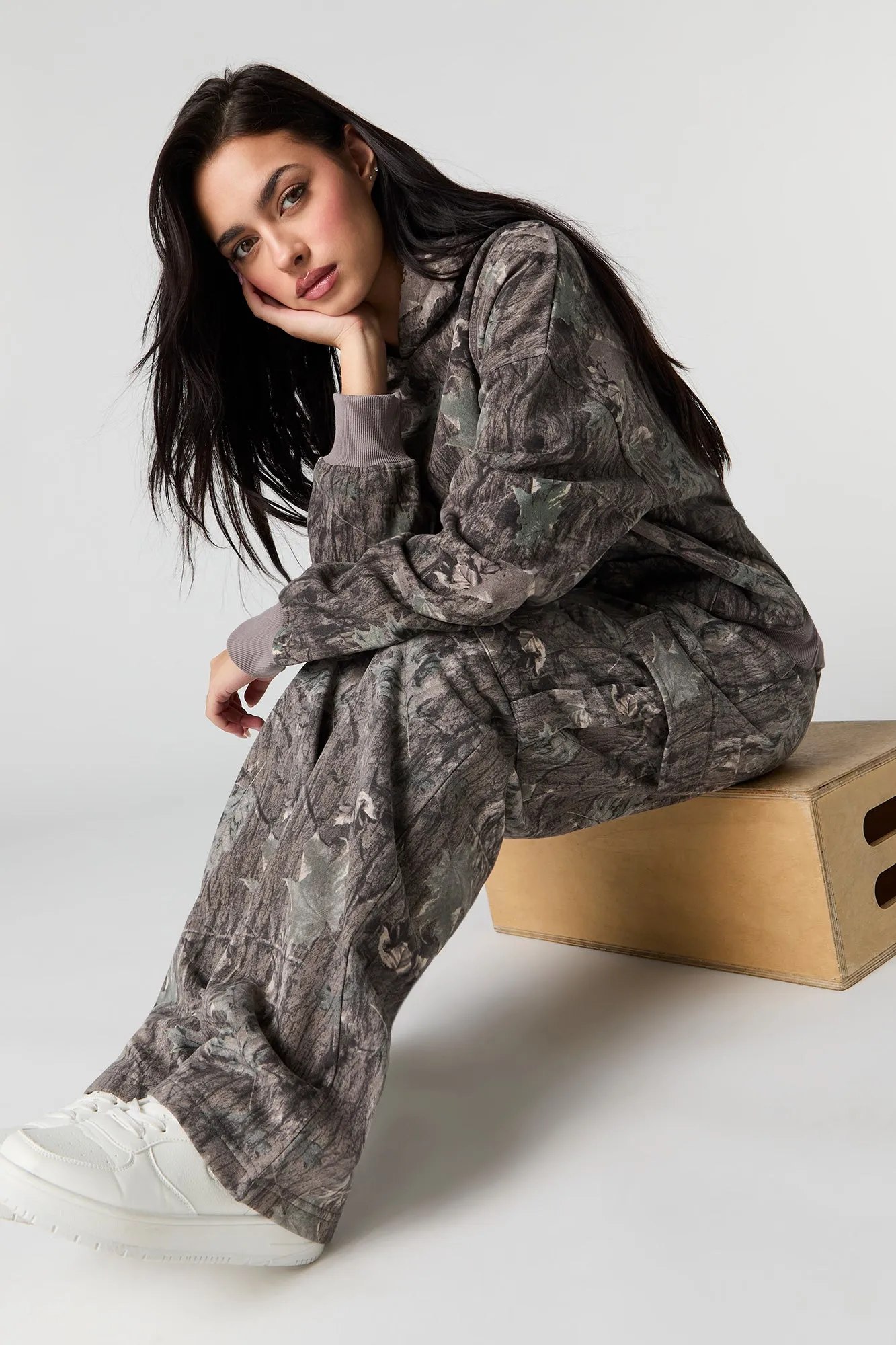 Pantalon cargo en molleton à jambe large sold by Urban Planet