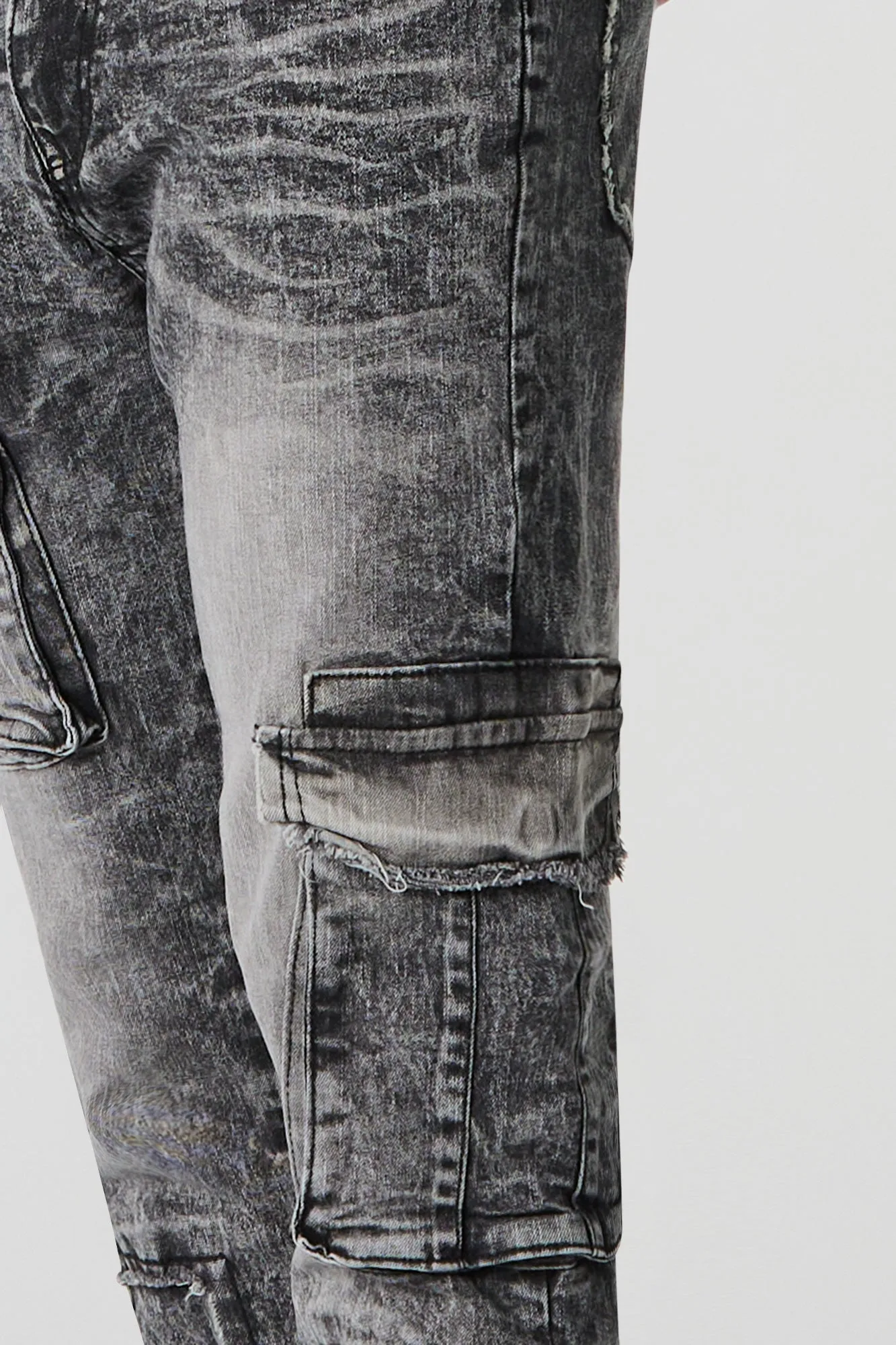 Jean cargo ajusté à effet d'usure sold by Urban Planet product image thumbnail 4