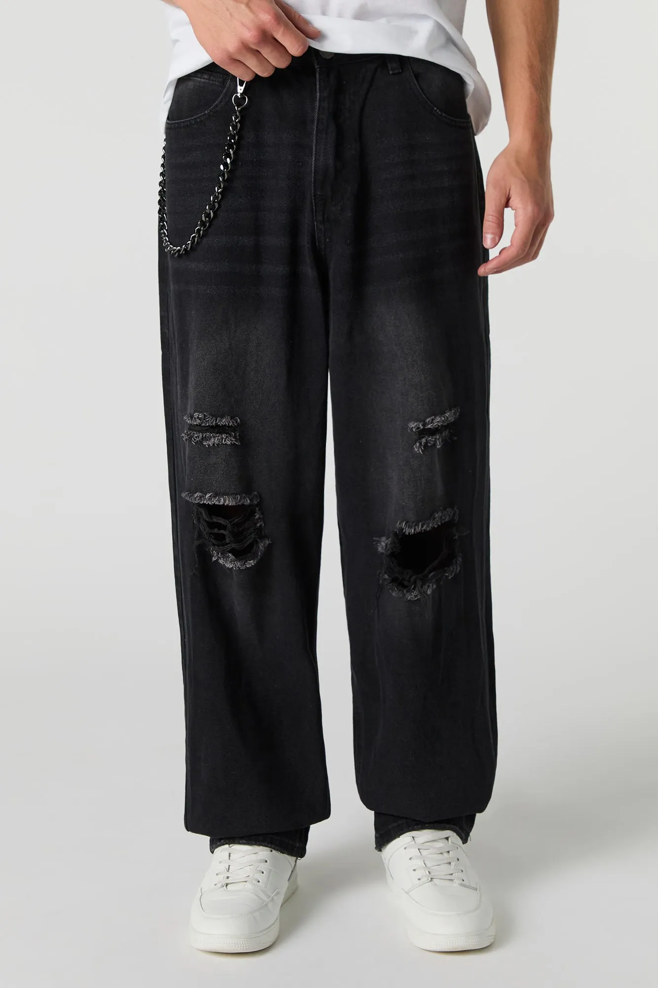 Jean baggy à effet d'usure avec chaîne sold by Urban Planet product image thumbnail 5