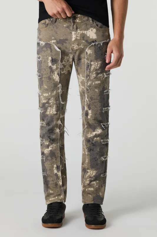 Jean mince à effet d'usure et motif camouflage sold by Urban Planet