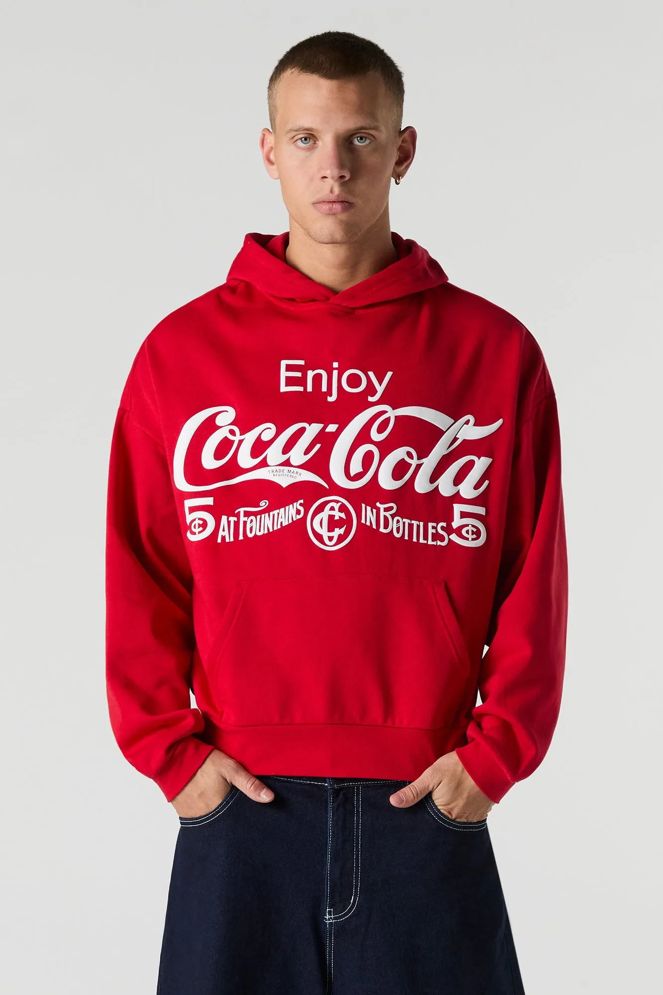 Haut à capuchon en molleton à imprimé en relief Coca-Cola sold by Urban Planet