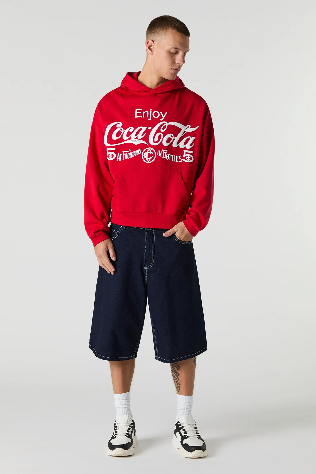 Haut à capuchon en molleton à imprimé en relief Coca-Cola sold by Urban Planet product image thumbnail 3