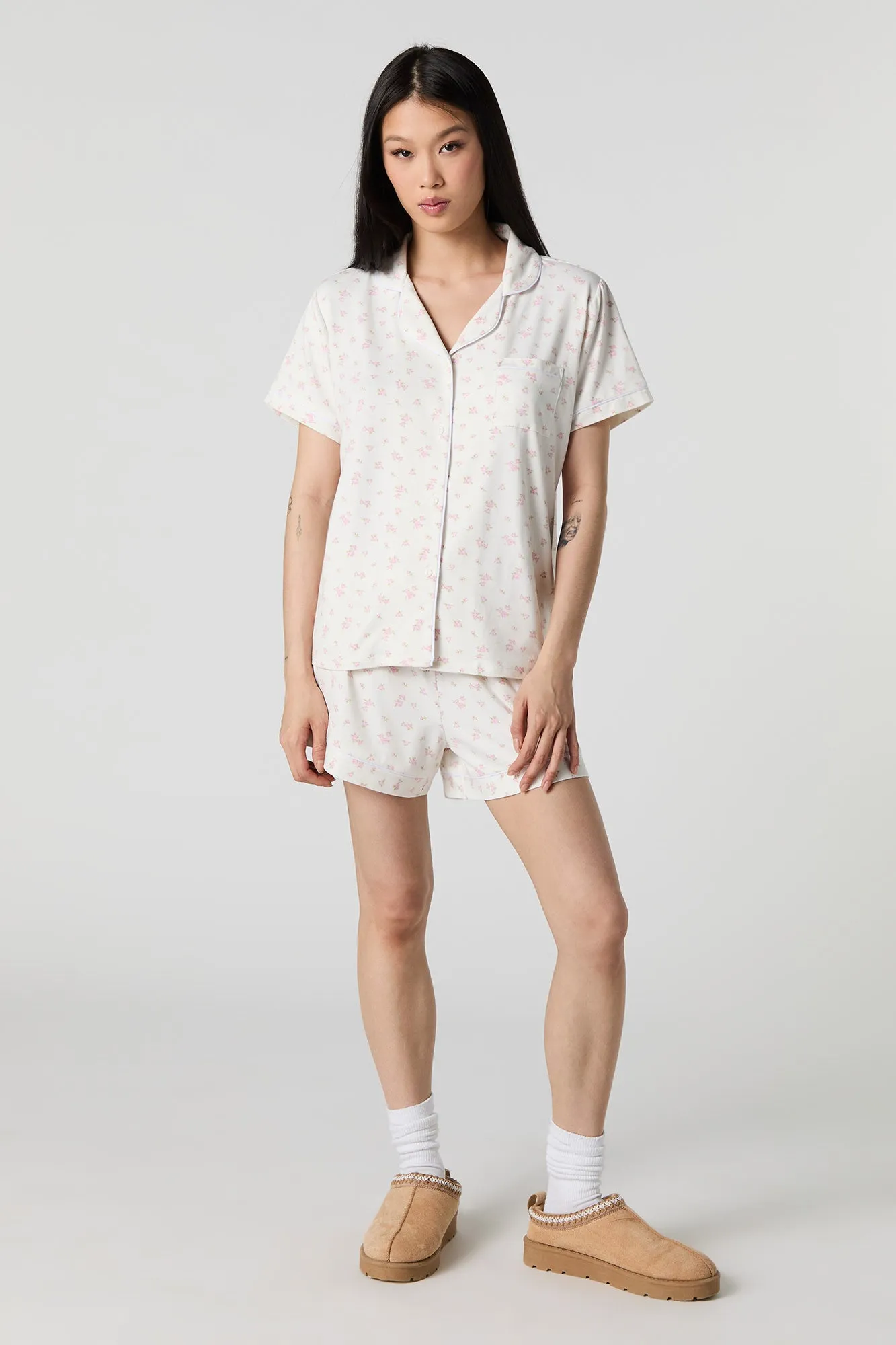 Ensemble-pyjama 2 pièces haut boutonné et short imprimés sold by Urban Planet