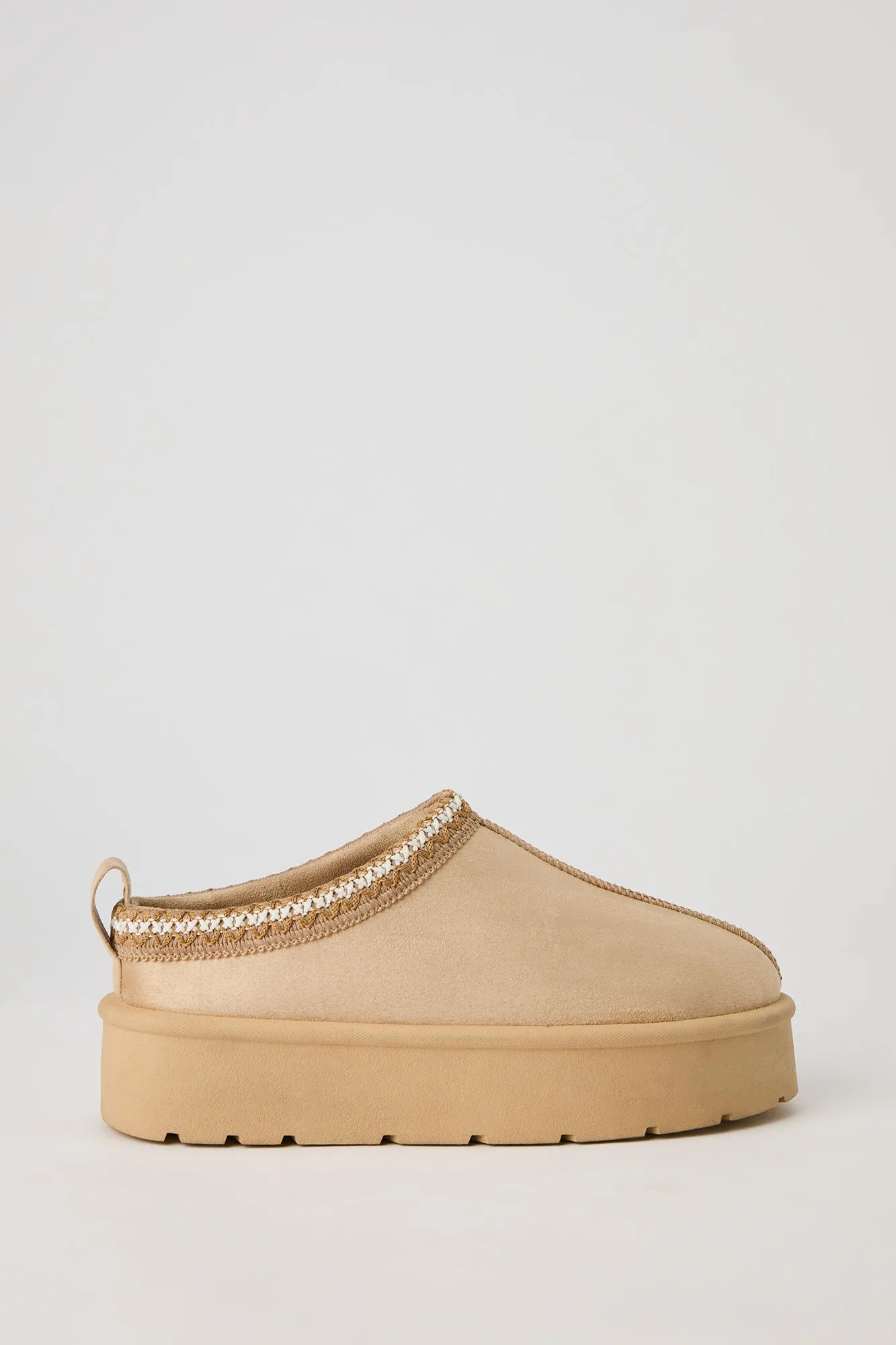 Pantoufles-bottillons plateforme en similisuède avec motif brodé sold by Urban Planet product image thumbnail 5