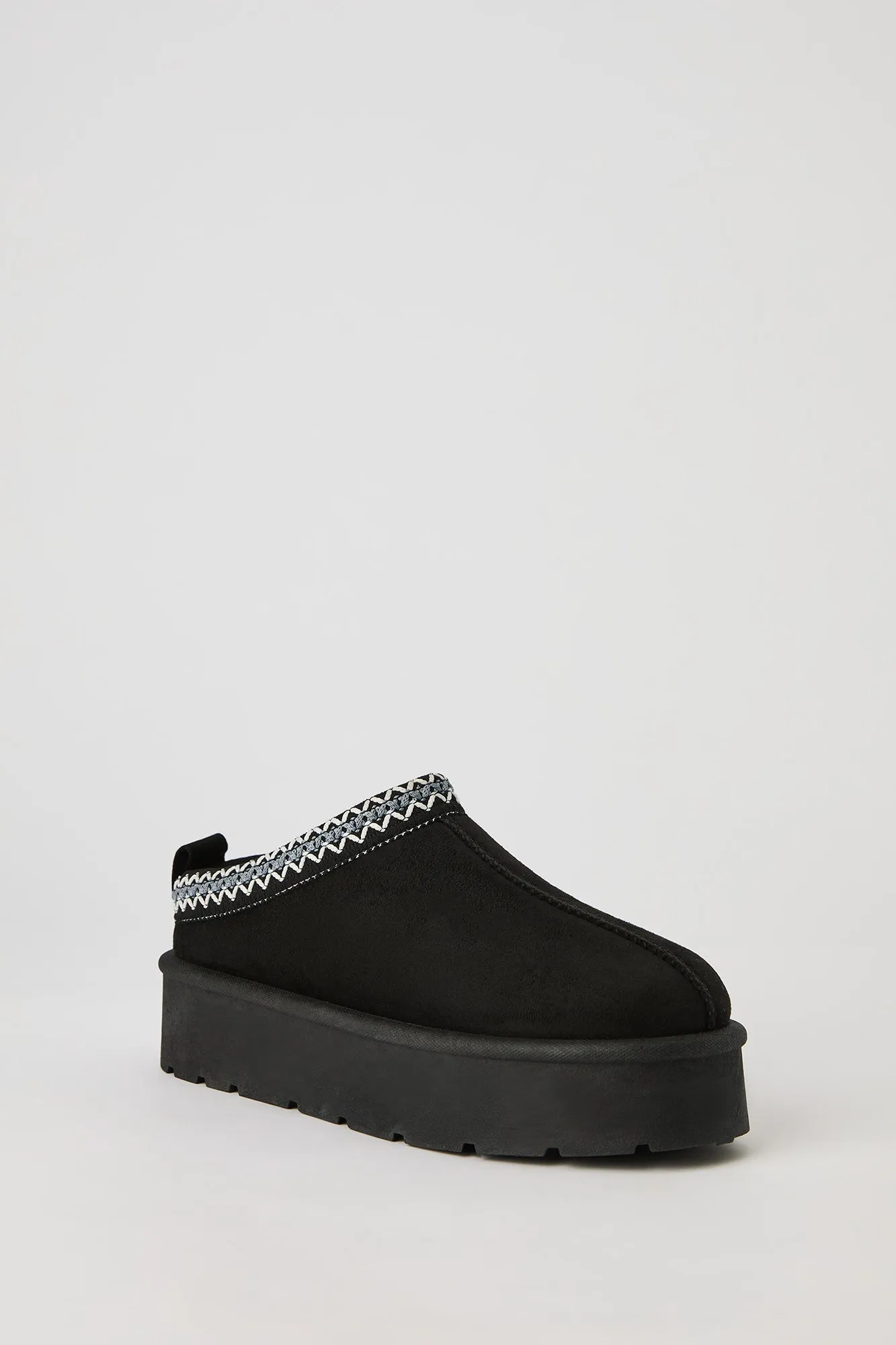 Pantoufles-bottillons plateforme en similisuède avec motif brodé sold by Urban Planet product image thumbnail 3