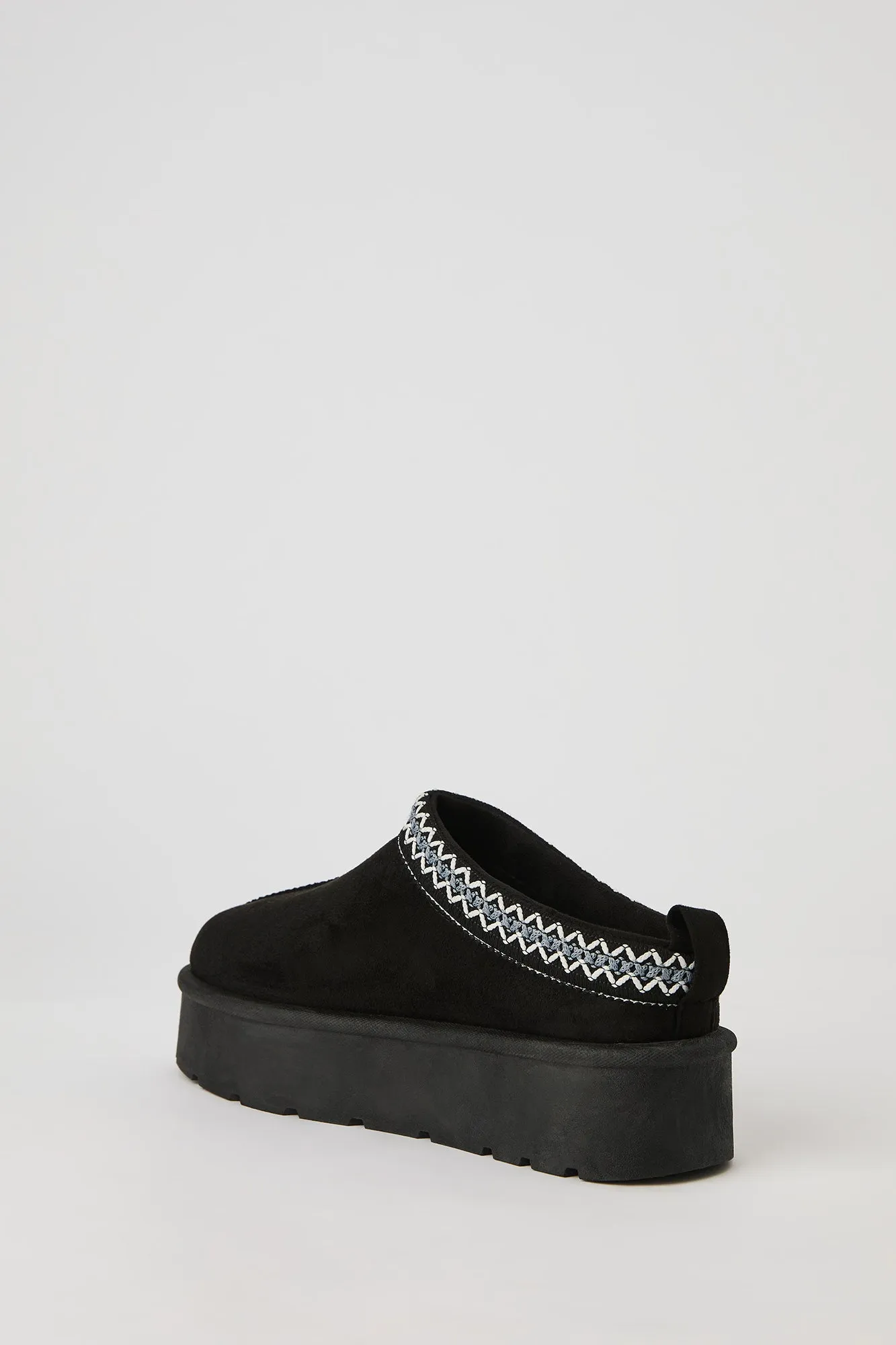 Pantoufles-bottillons plateforme en similisuède avec motif brodé sold by Urban Planet product image thumbnail 4