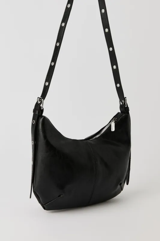 Sac à bandoulière en demi-lune en similicuir sold by Urban Planet