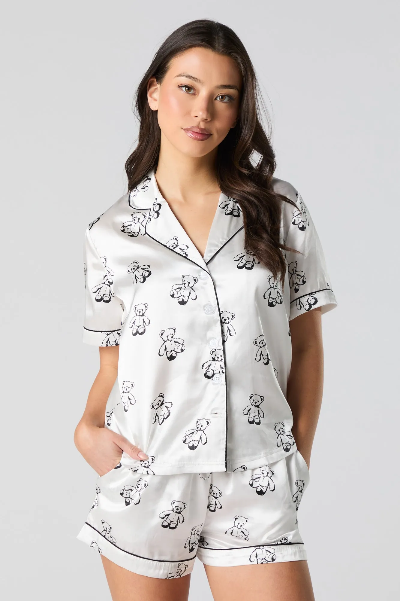 Ensemble-pyjama 2 pièces haut boutonné en satin et short sold by Urban Planet product image thumbnail 2