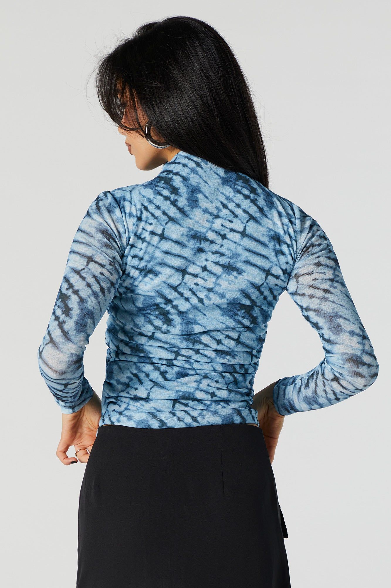 Haut ruché noué-teint à manches longues avec col cheminée sold by Urban Planet product image thumbnail 4