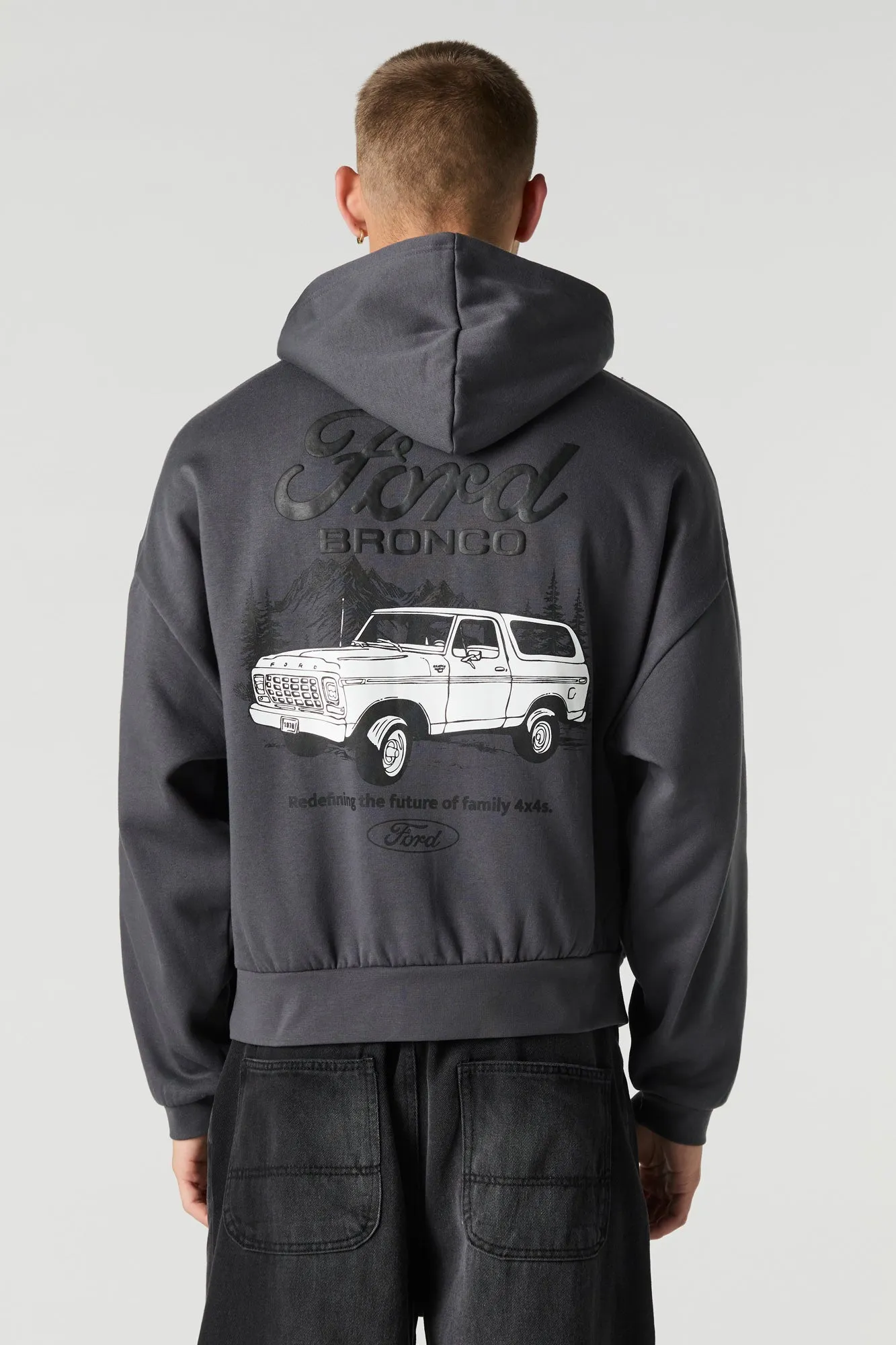 Haut à capuchon en molleton à imprimé en relief Ford Bronco sold by Urban Planet product image thumbnail 2
