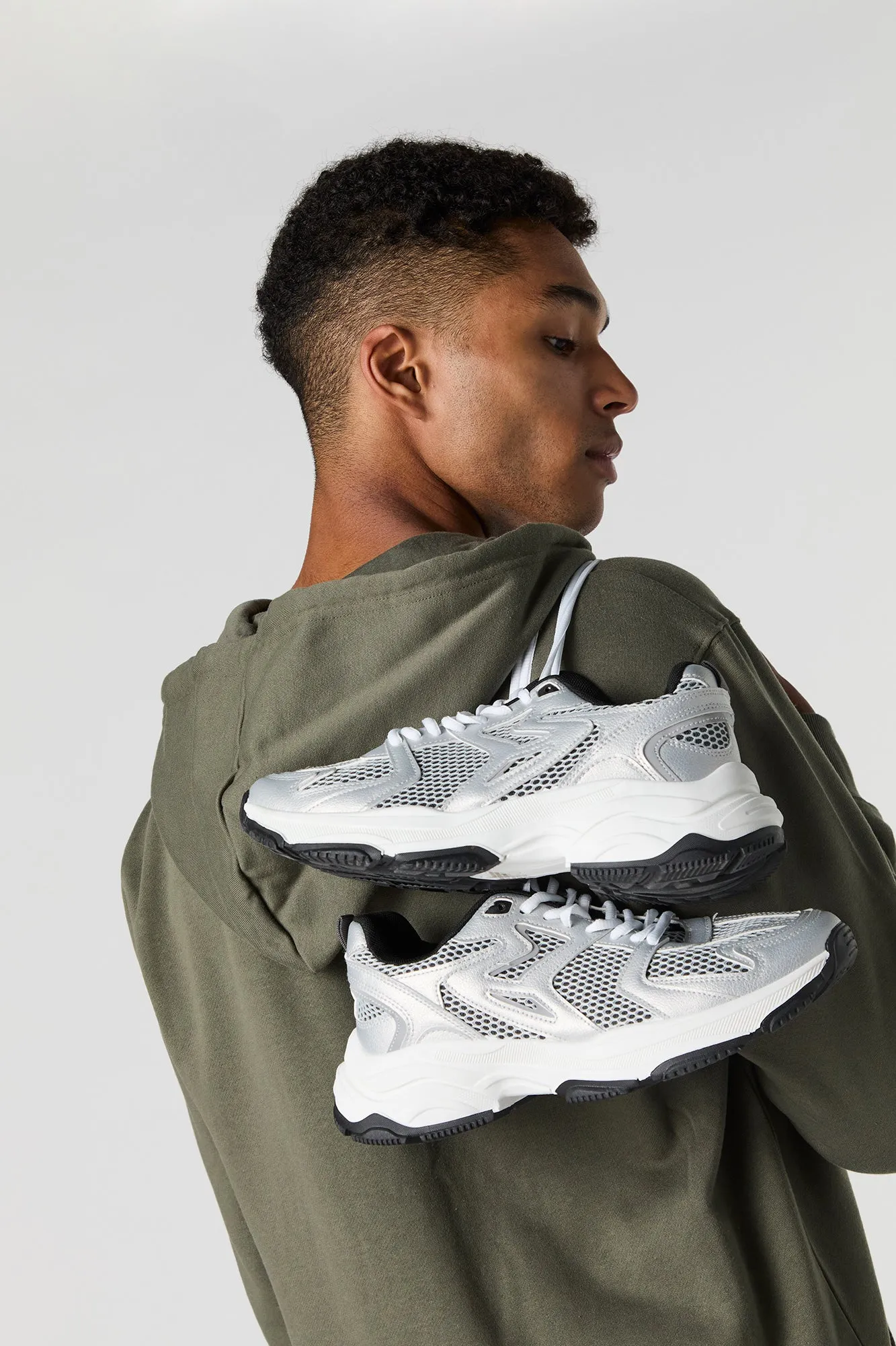 Espadrilles en filet à semelles épaisses sold by Urban Planet