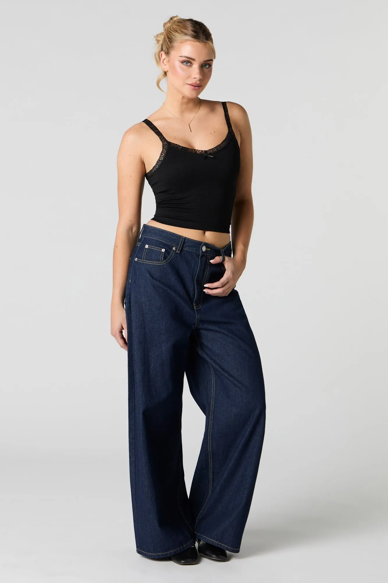 Camisole côtelée sans couture à bonnets intégrés et bordure en dentelle sold by Urban Planet product image thumbnail 4