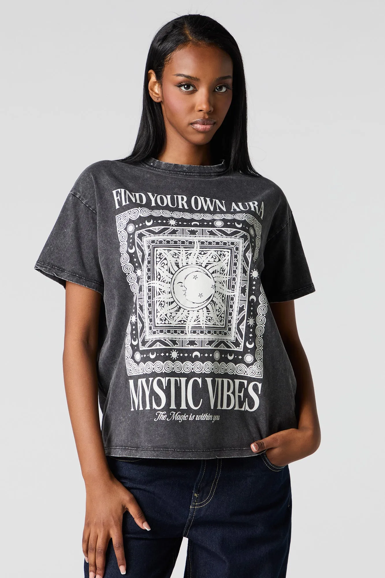 T-shirt délavé à imprimé Mystic sold by Urban Planet