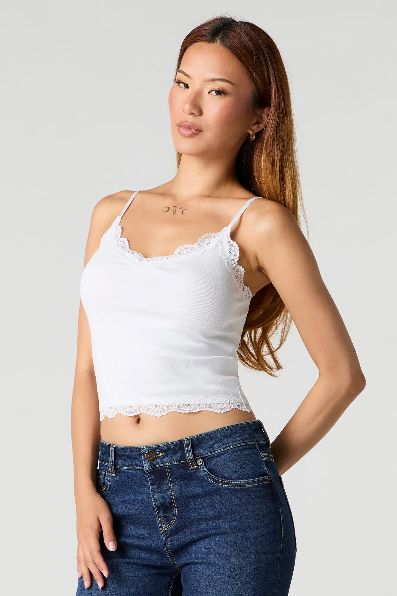 Camisole côtelée à bonnets intégrés avec bordure en dentelle et col en V sold by Urban Planet product image thumbnail 5