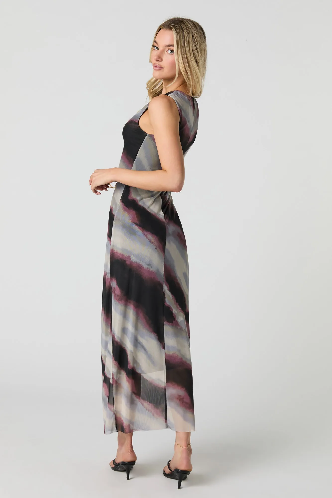 Robe maxi sans manches en filet imprimé sold by Urban Planet product image thumbnail 4