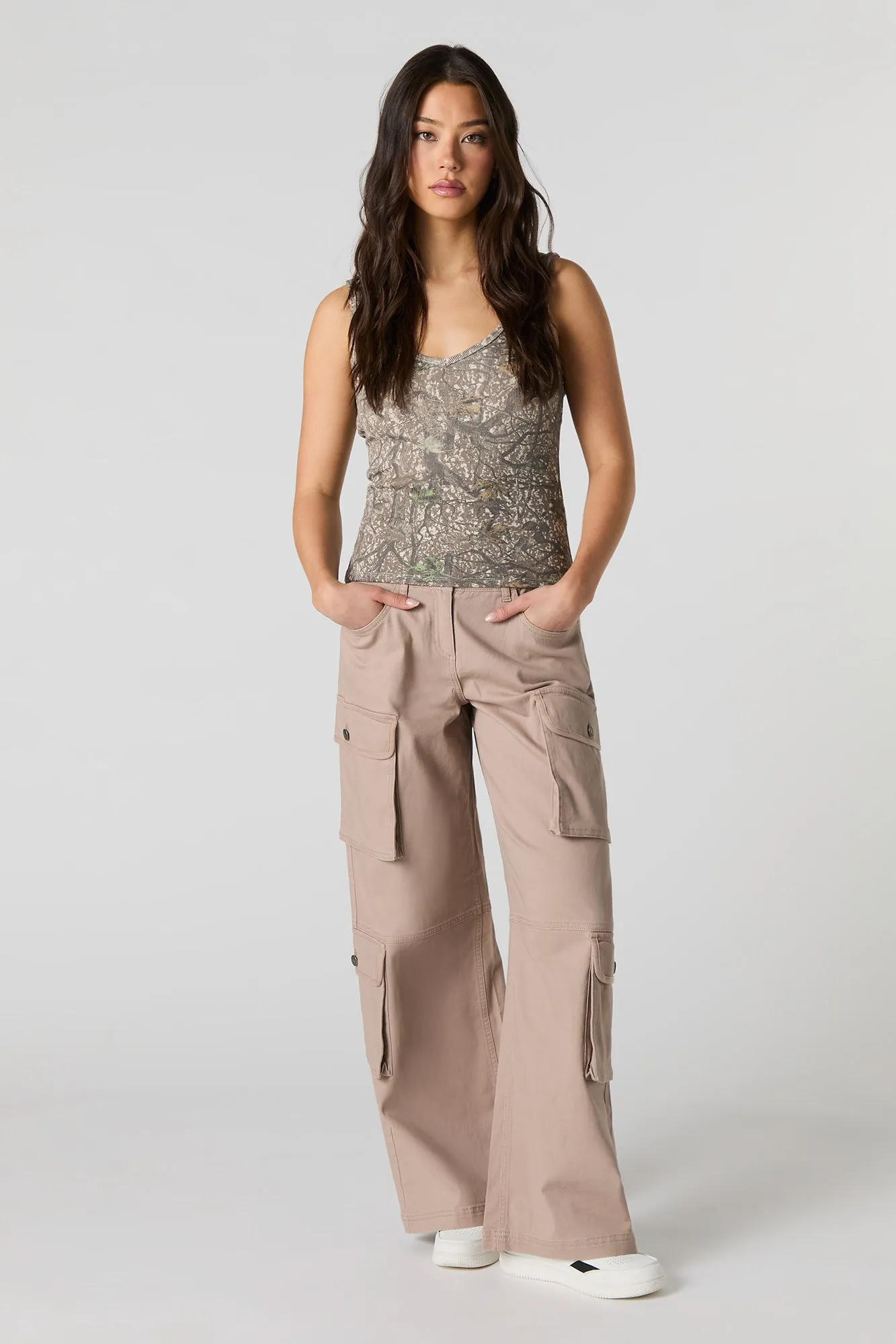 Pantalon cargo à jambe droite et multiples poches sold by Urban Planet product image thumbnail 5