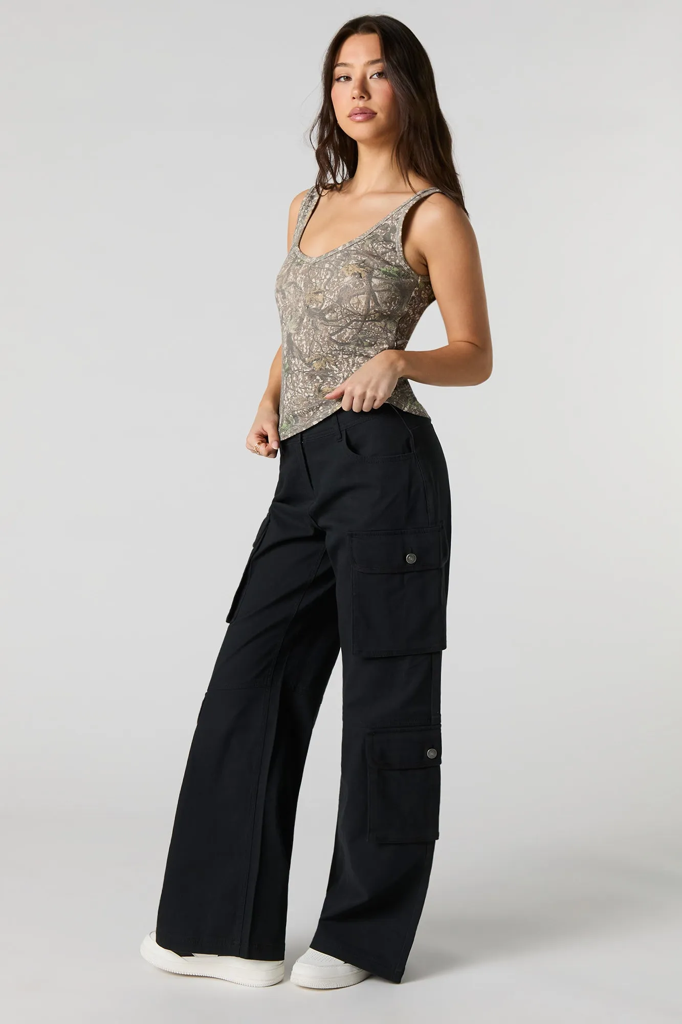 Pantalon cargo à jambe droite et multiples poches sold by Urban Planet product image thumbnail 2