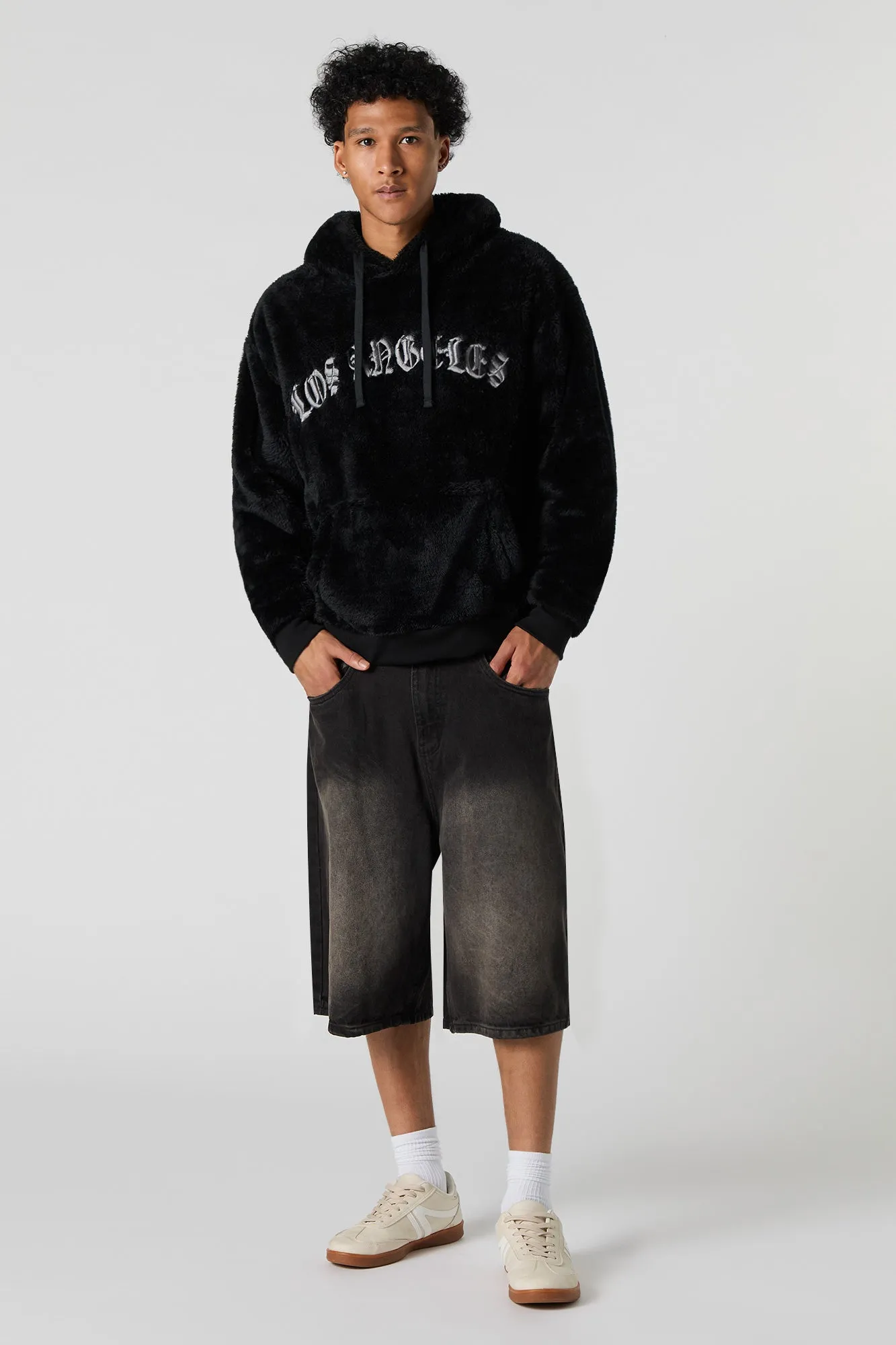 Haut à capuchon en similifourrure avec motif brodé Destination sold by Urban Planet product image thumbnail 4