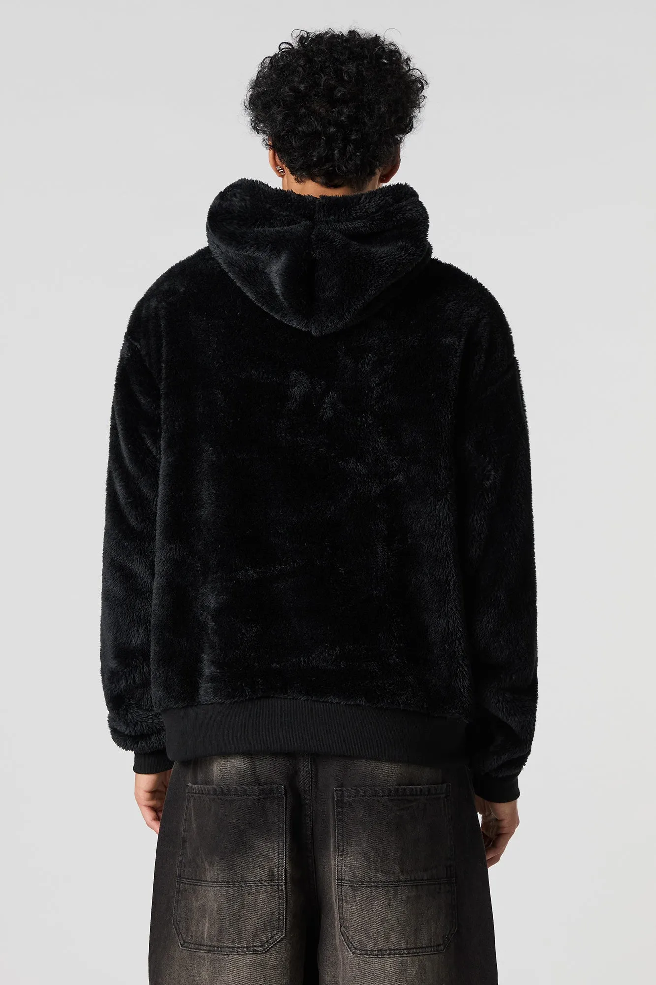 Haut à capuchon en similifourrure avec motif brodé Destination sold by Urban Planet product image thumbnail 3