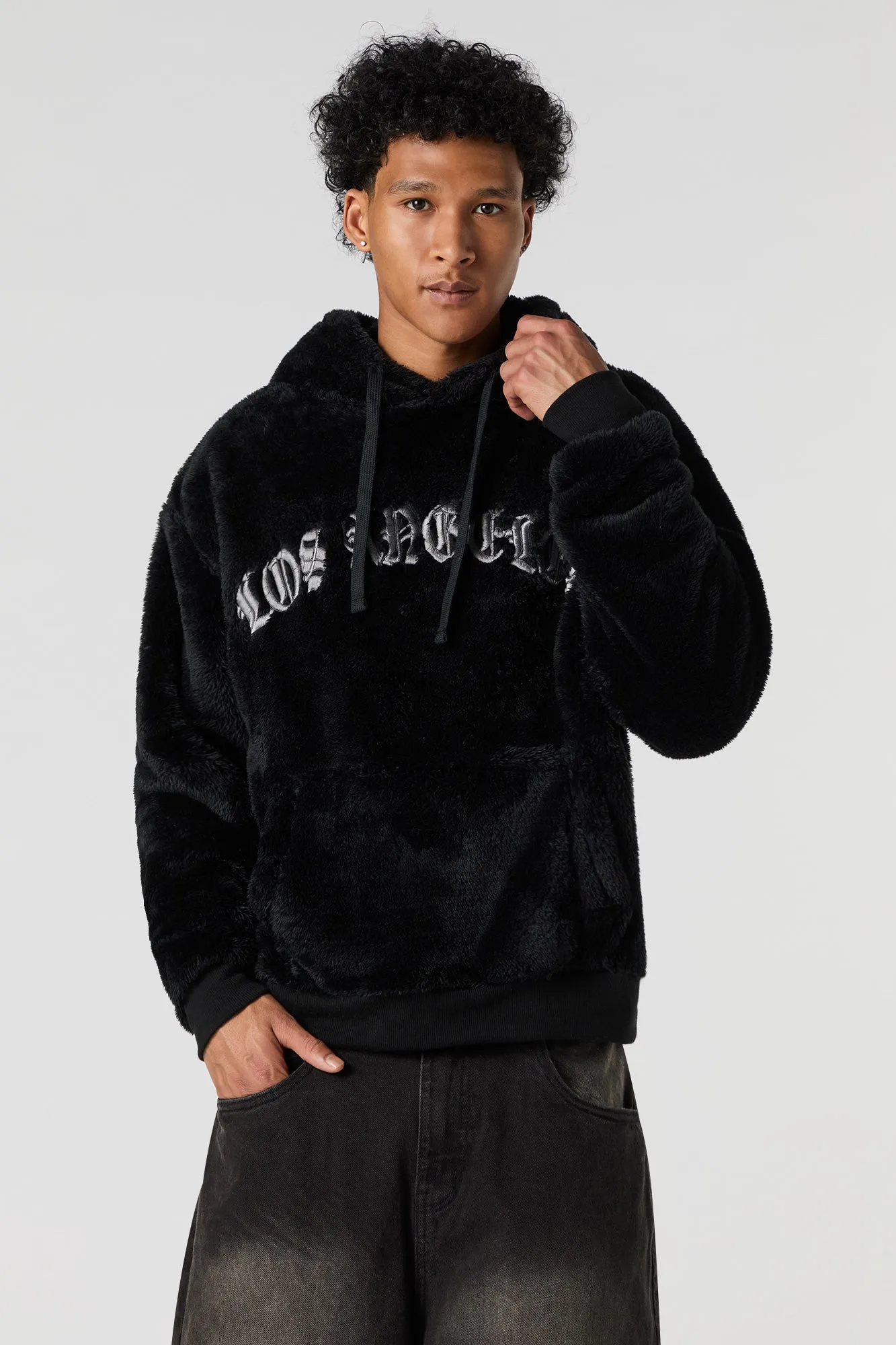 Haut à capuchon en similifourrure avec motif brodé Destination sold by Urban Planet product image thumbnail 2