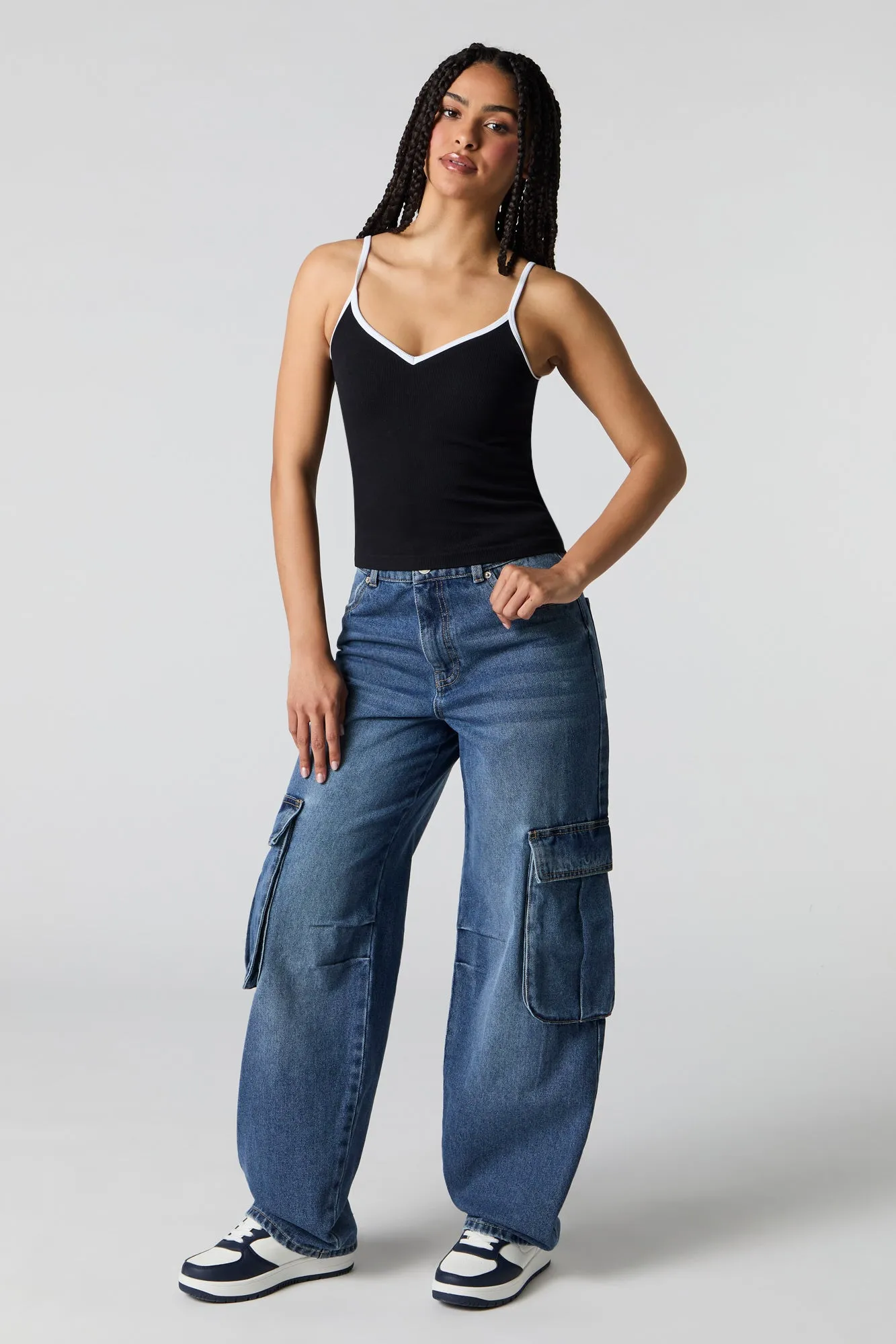 Jean cargo en denim sold by Urban Planet