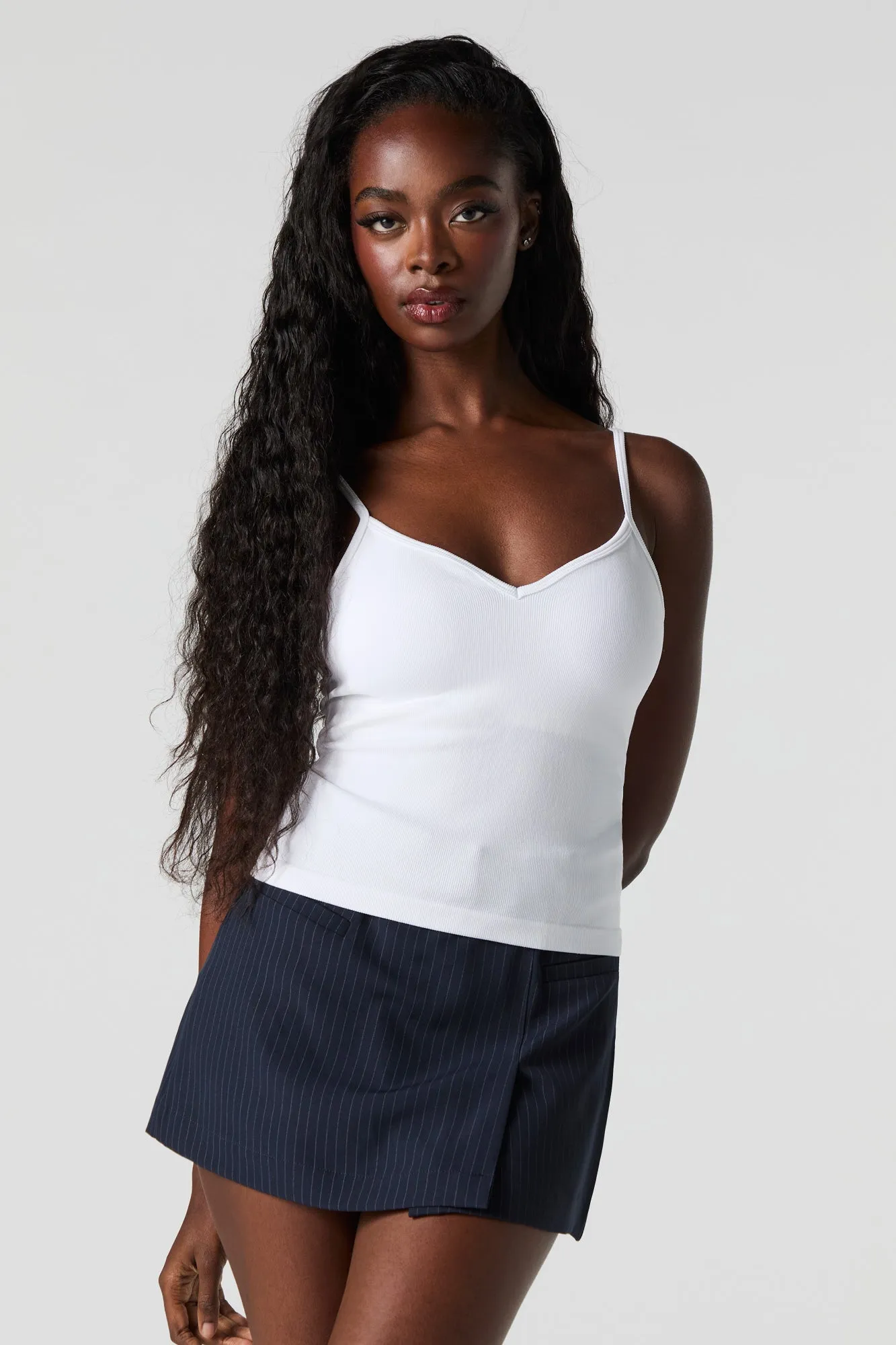 Camisole côtelée sans couture à bonnets intégrée et encolure en cur sold by Urban Planet product image thumbnail 5