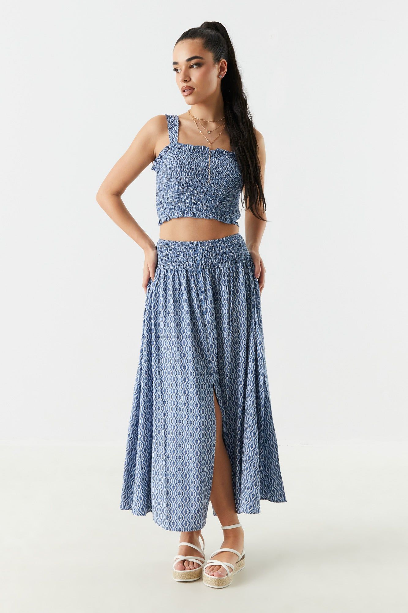 Jupe maxi boutonnée bleue sold by Urban Planet
