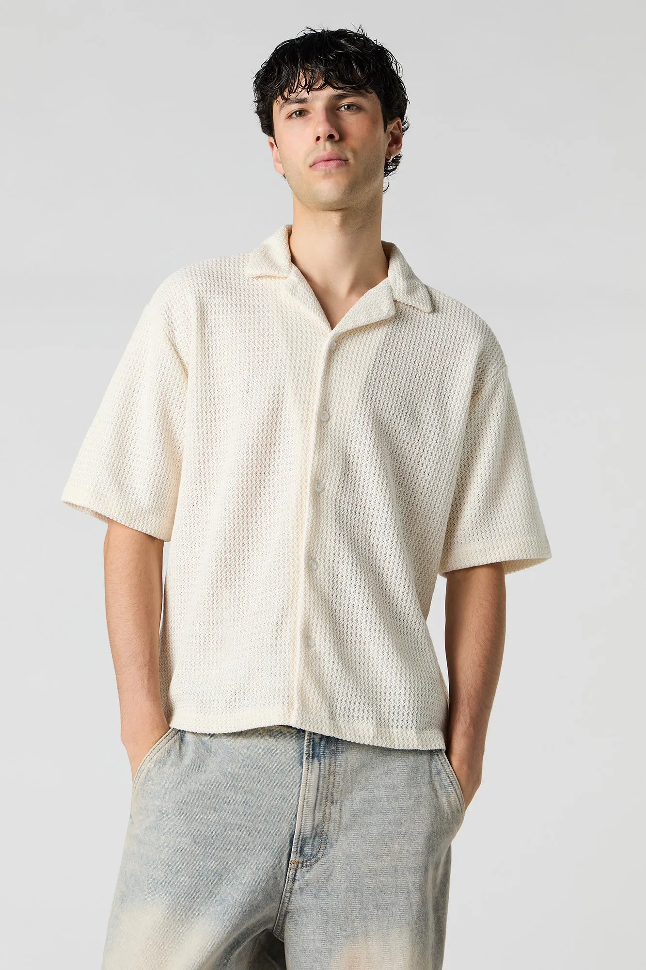 Haut carré boutonné texturé sold by Urban Planet