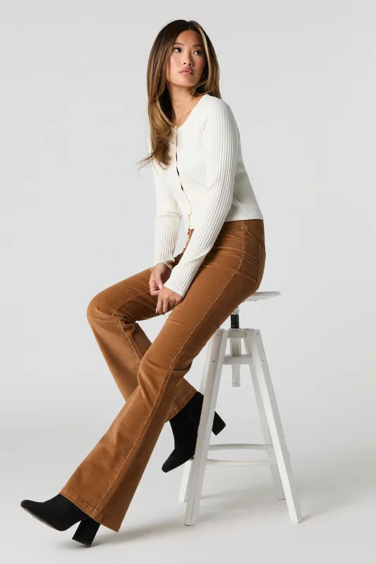 Pantalon en velours côtelé à jambe évasée sold by Urban Planet