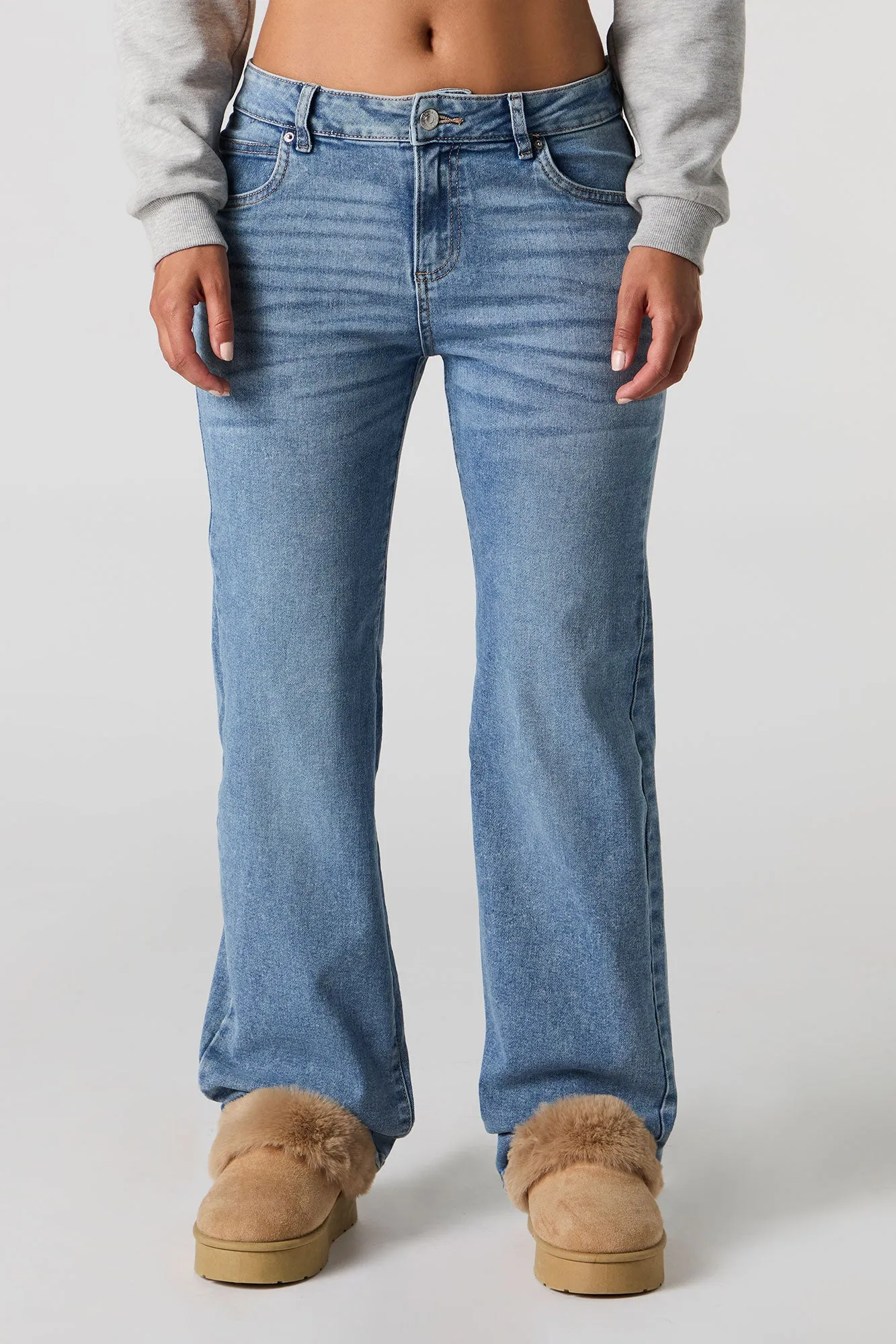 Jean à jambe large et taille basse avec motif brodé sold by Urban Planet product image thumbnail 3