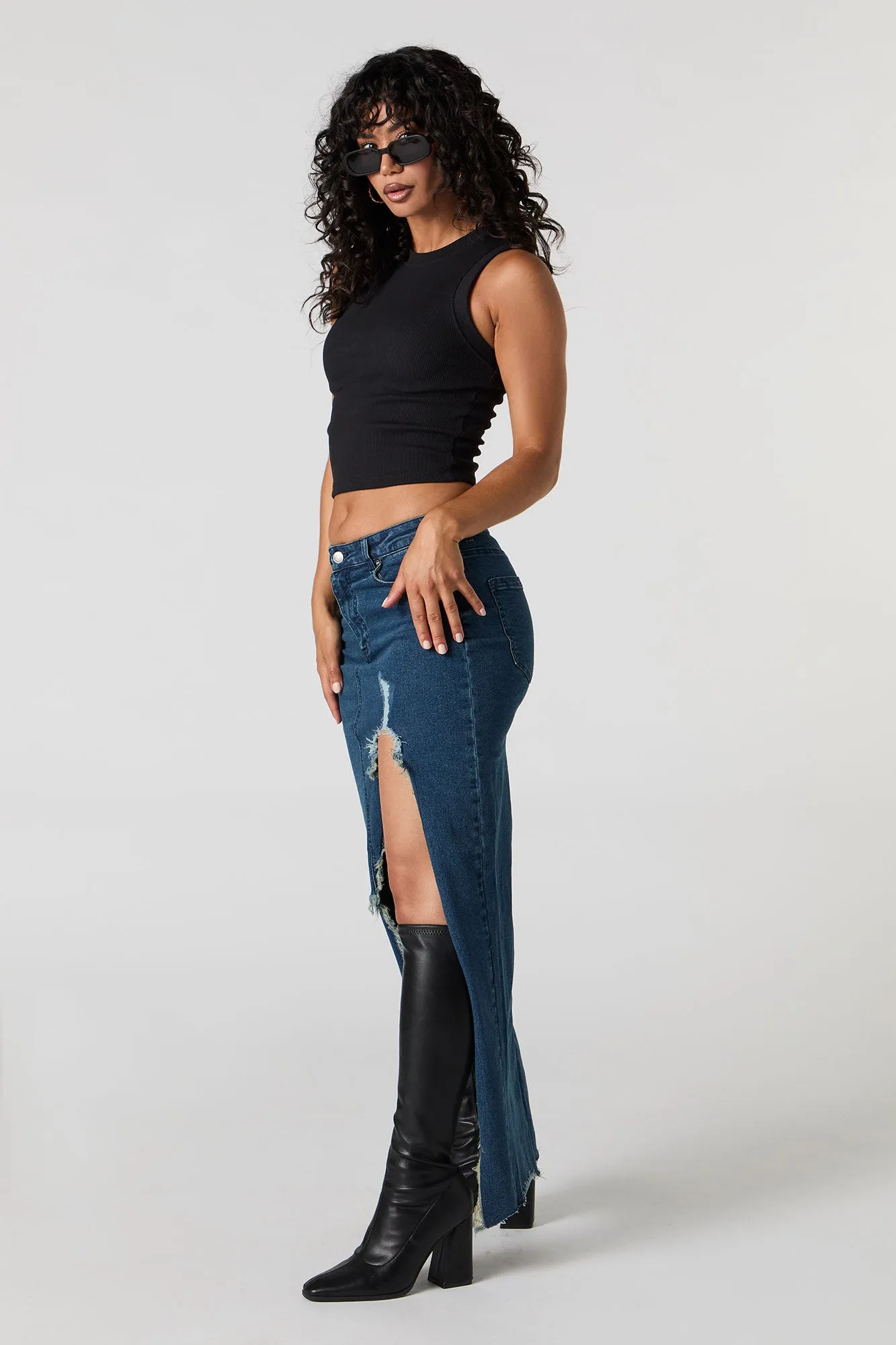 Jupe midi en denim déchiré avec fente sold by Urban Planet product image thumbnail 5